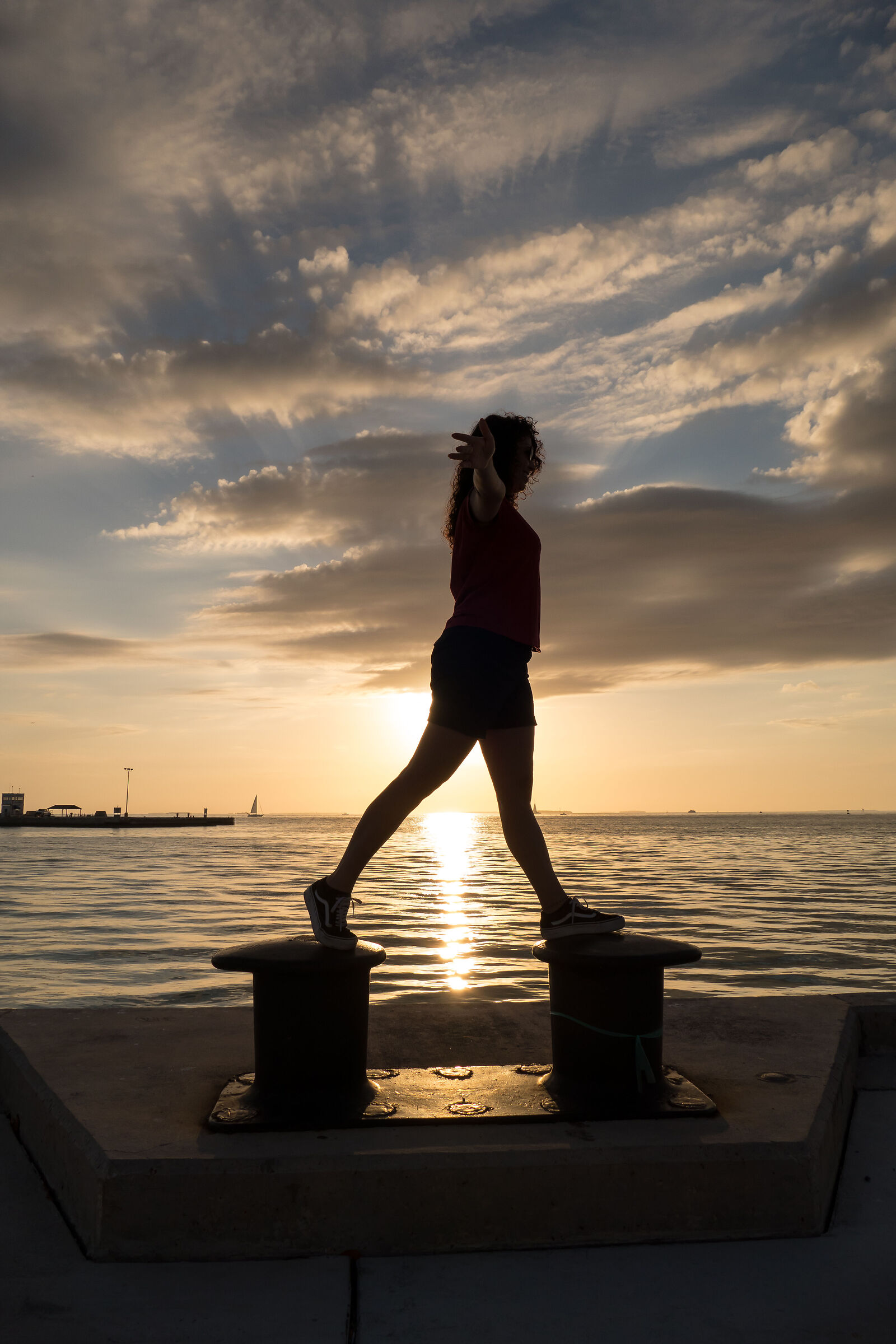 Acrobazie al tramonto sul molo di Key West