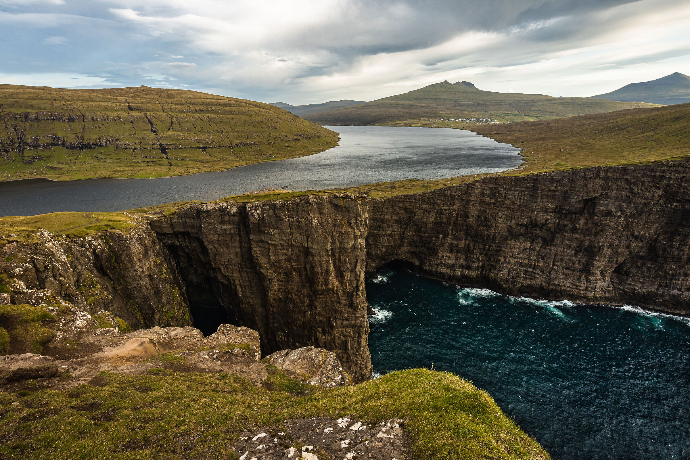 Leitisvatn il lago sospeso
