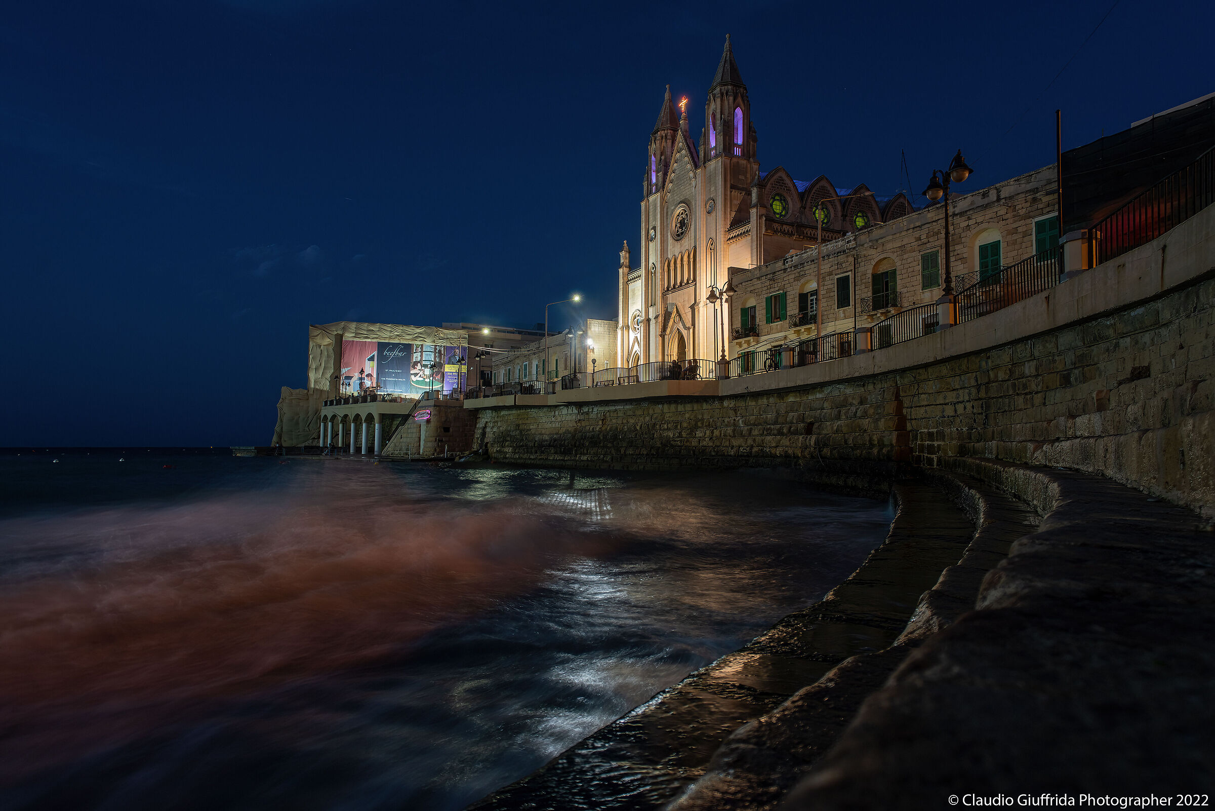 Pink wave in Balluta bay