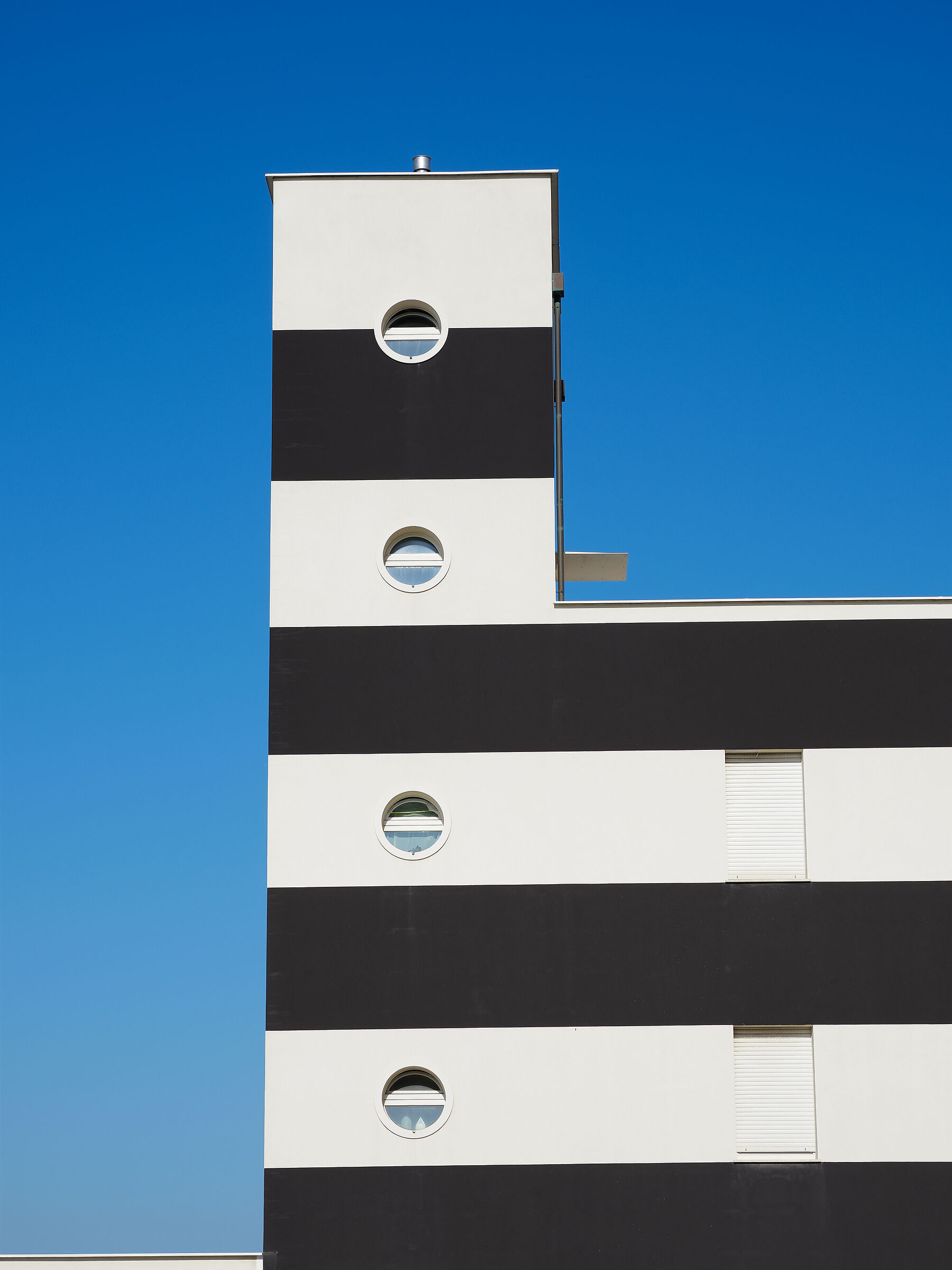 geometries and chromatic contrasts