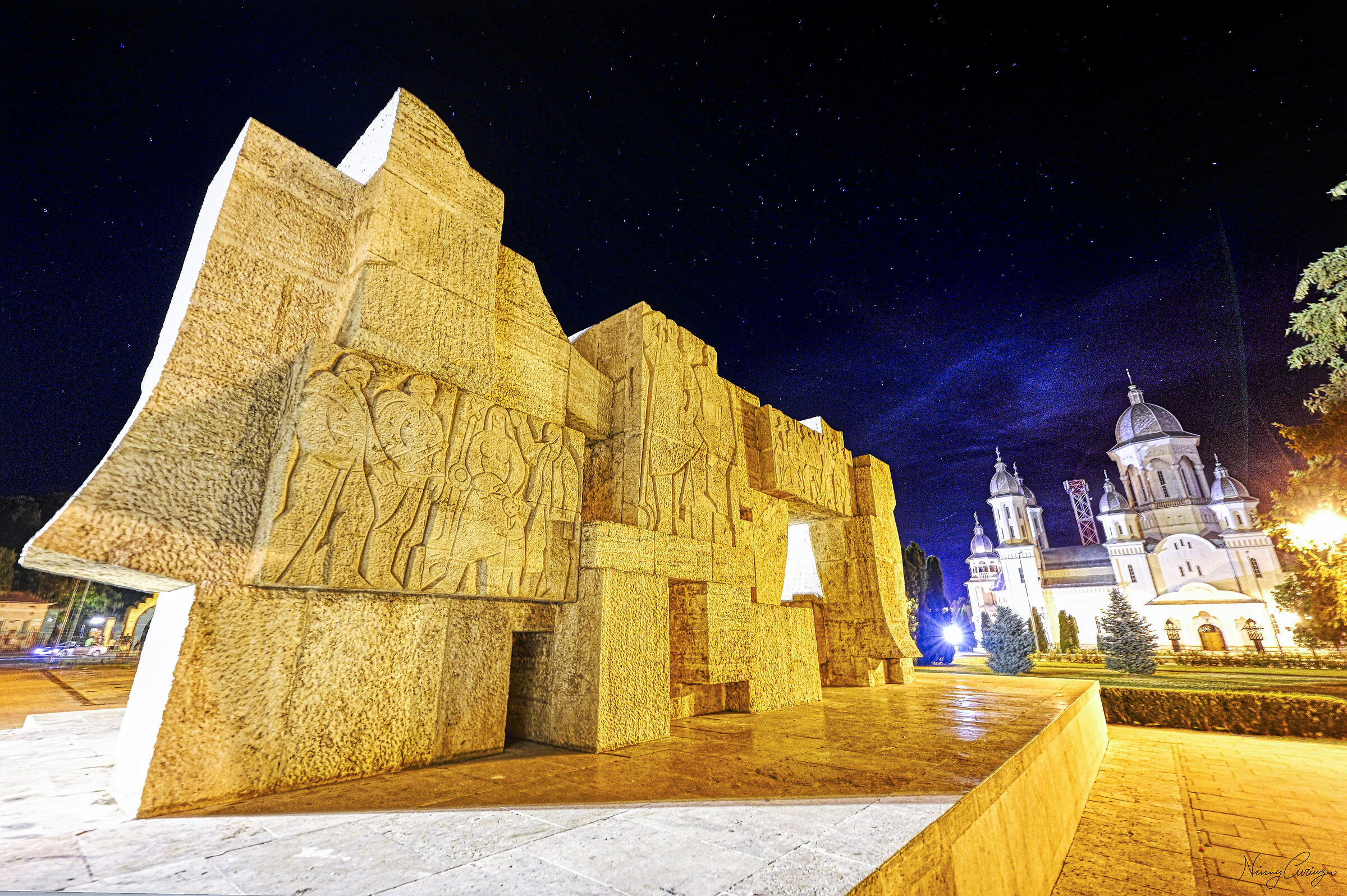 Carei, monumento ai caduti e Basilica Ortodossa