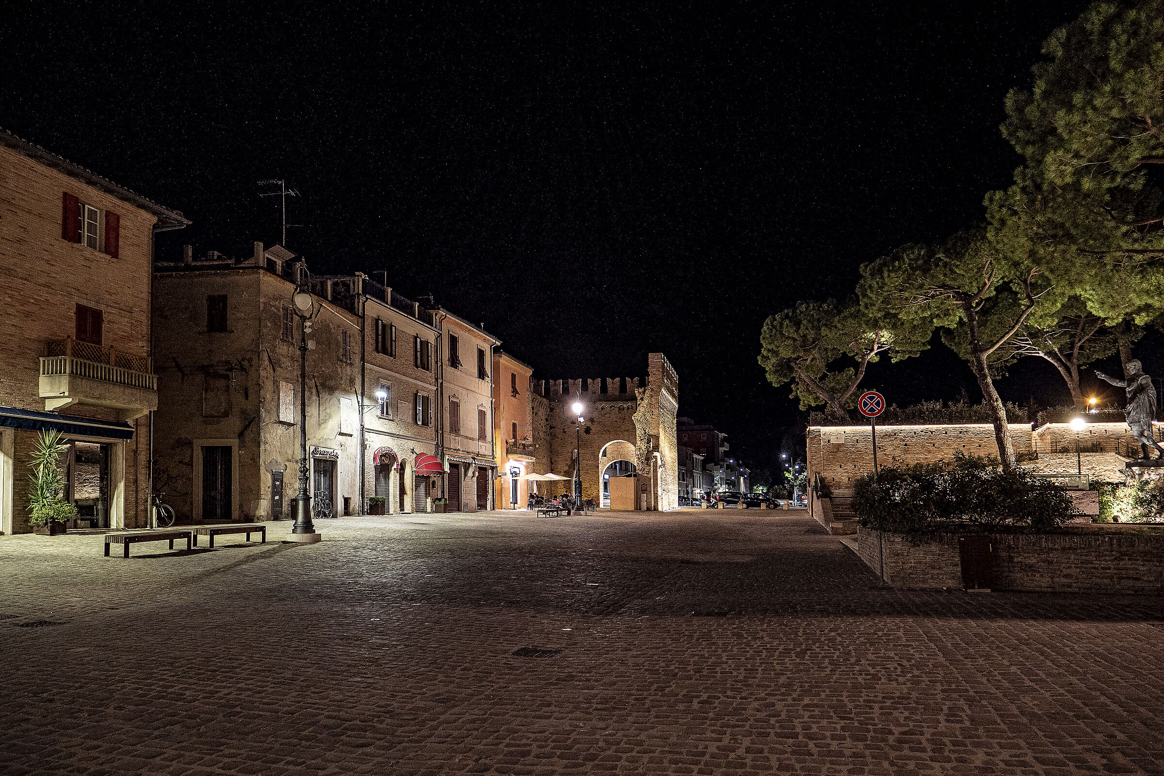 Verso la cinta muraria e porta Maggiore -Fano