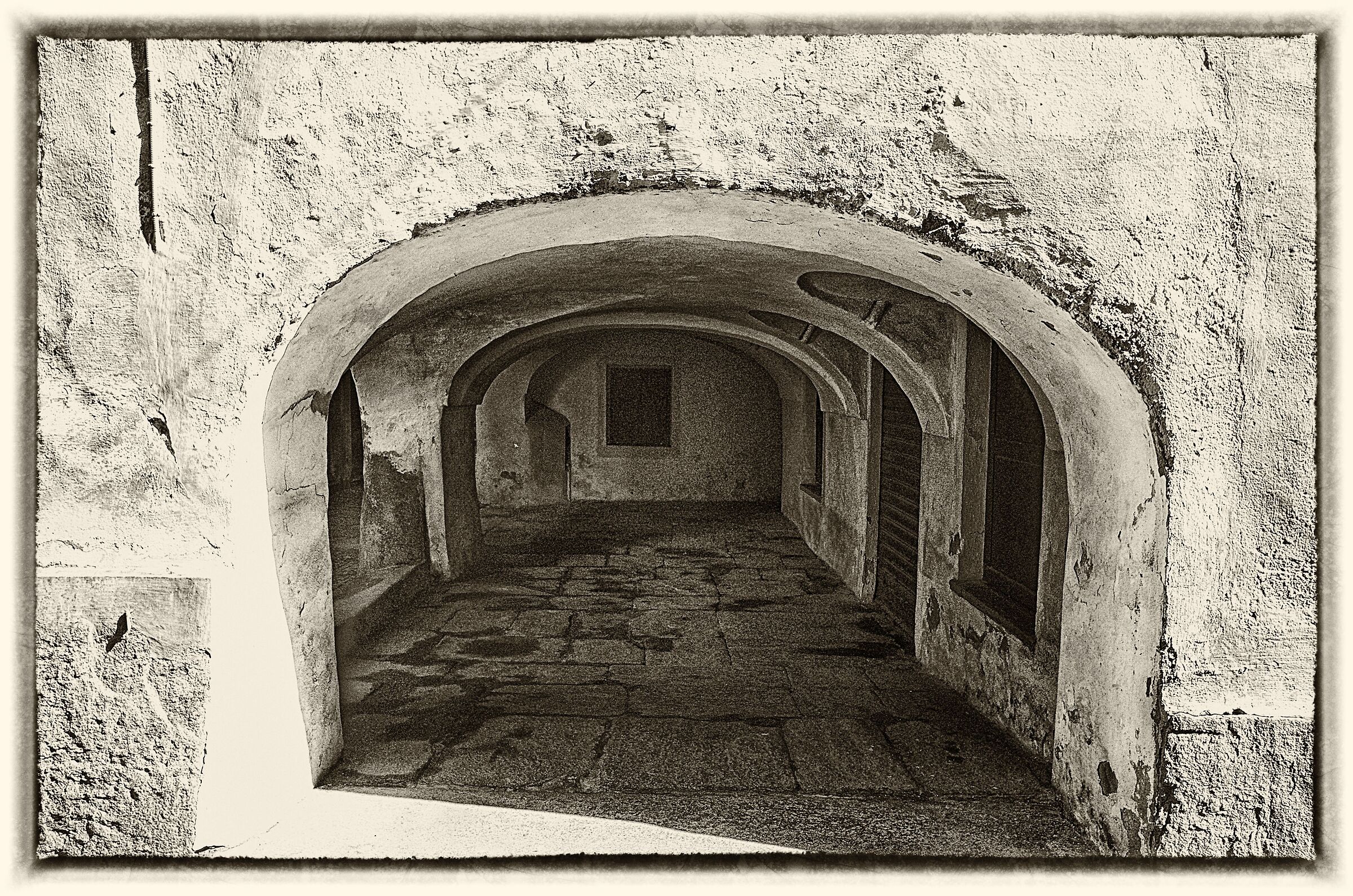 Il porticato tra via Carle Costanzo e via Terrazze