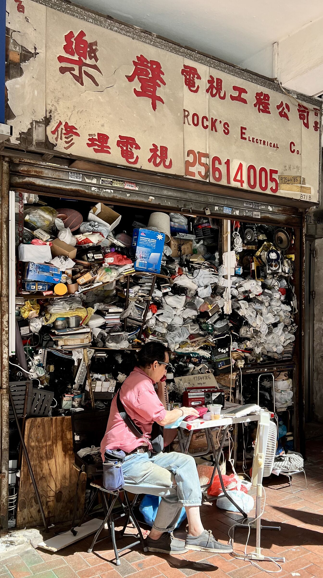 Yes madam, a toaster I should have in stock ...
