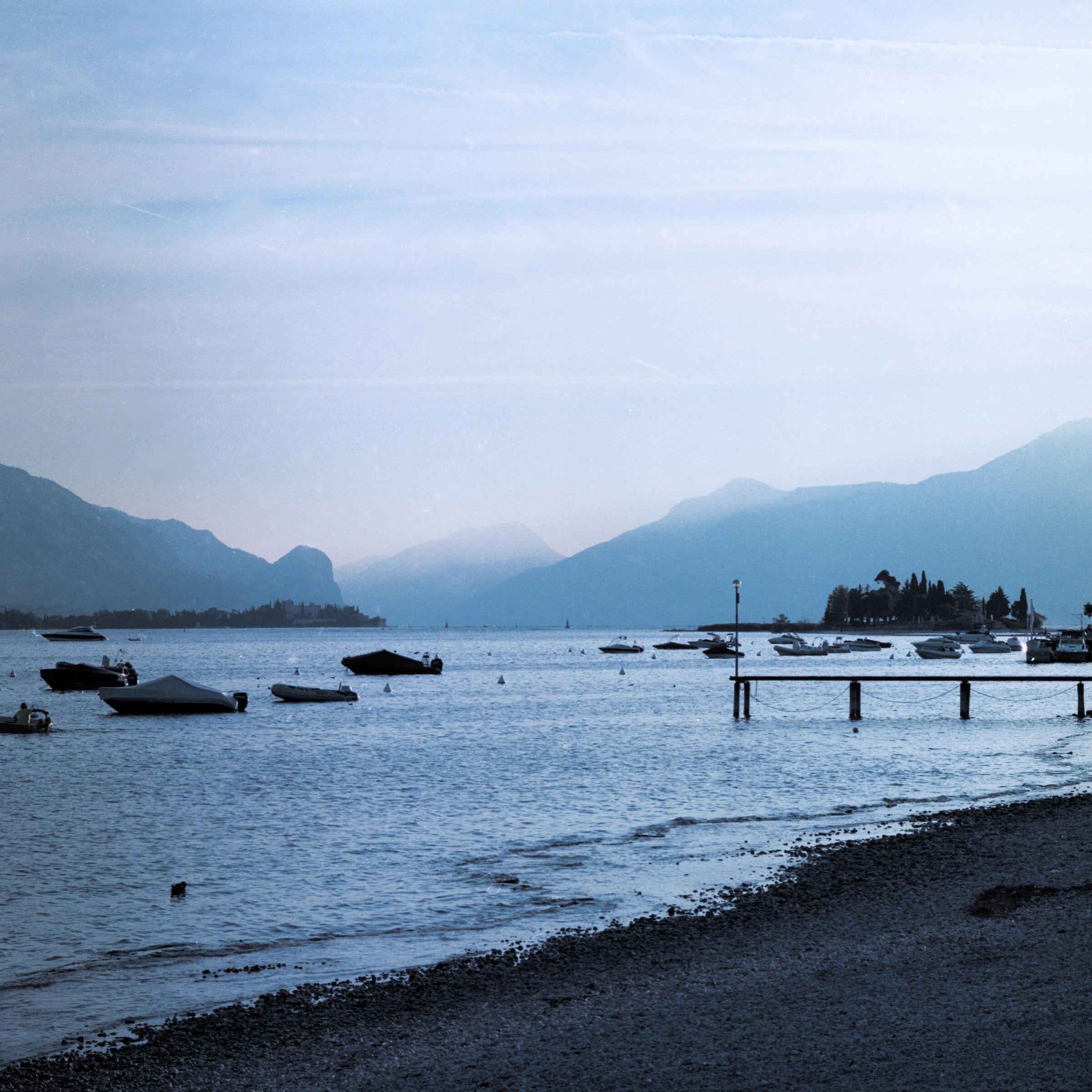 Manerba del garda port press