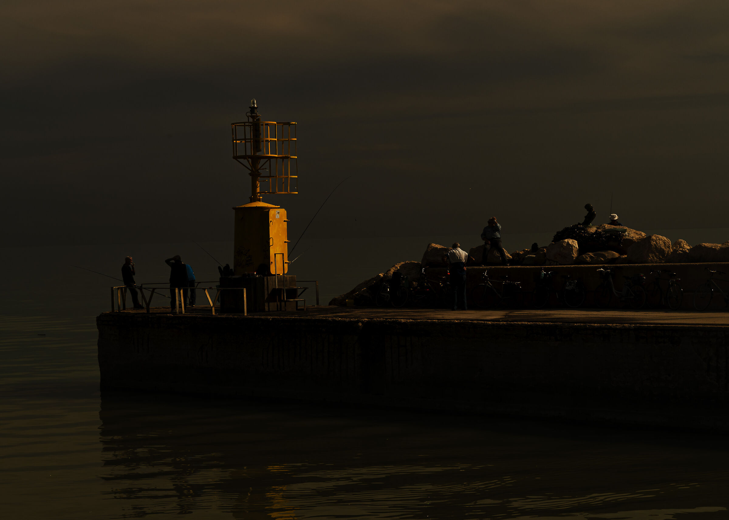 pescatori al molo di Senigallia