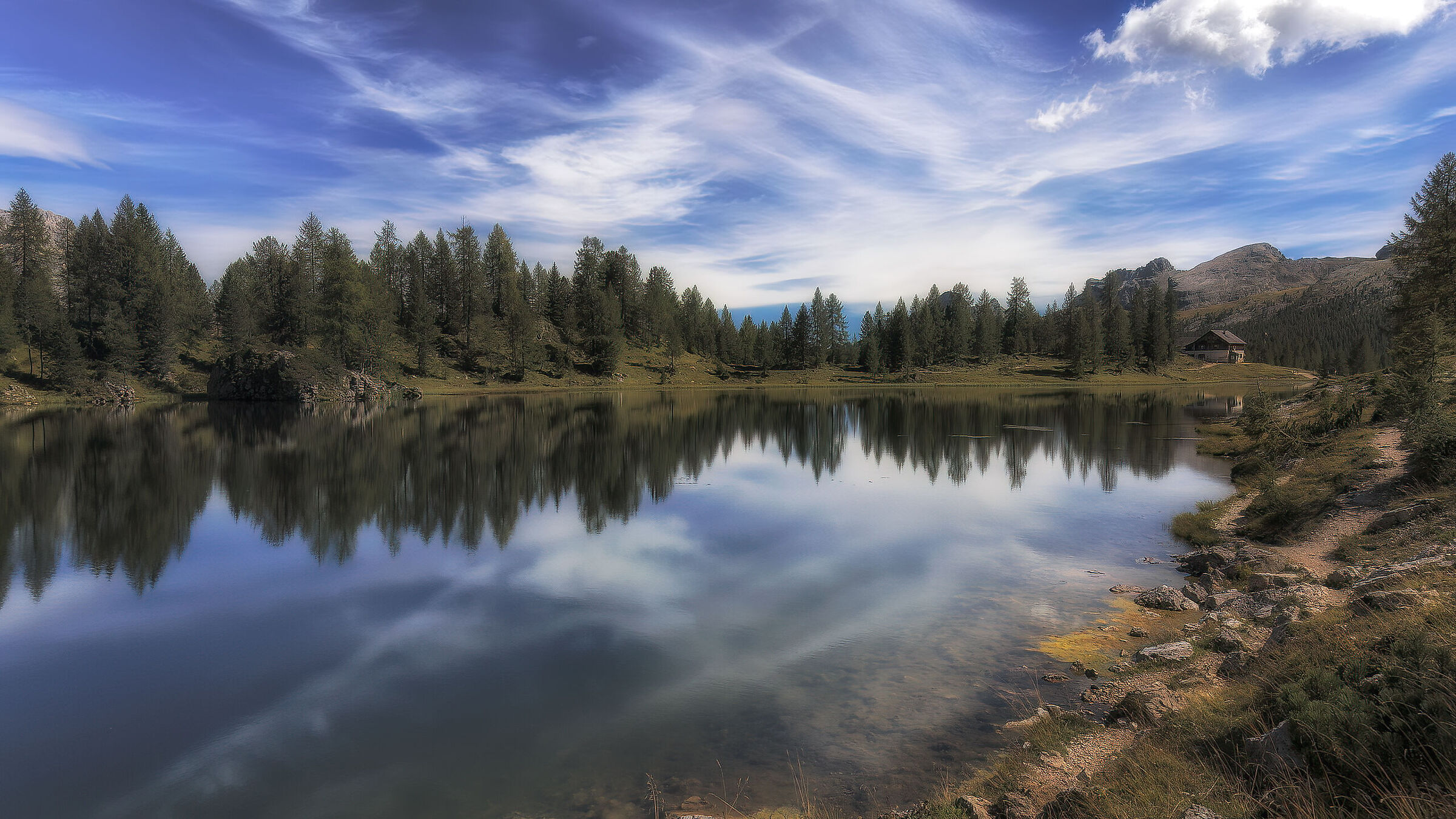 Lago dolomitico non proprio all'alba