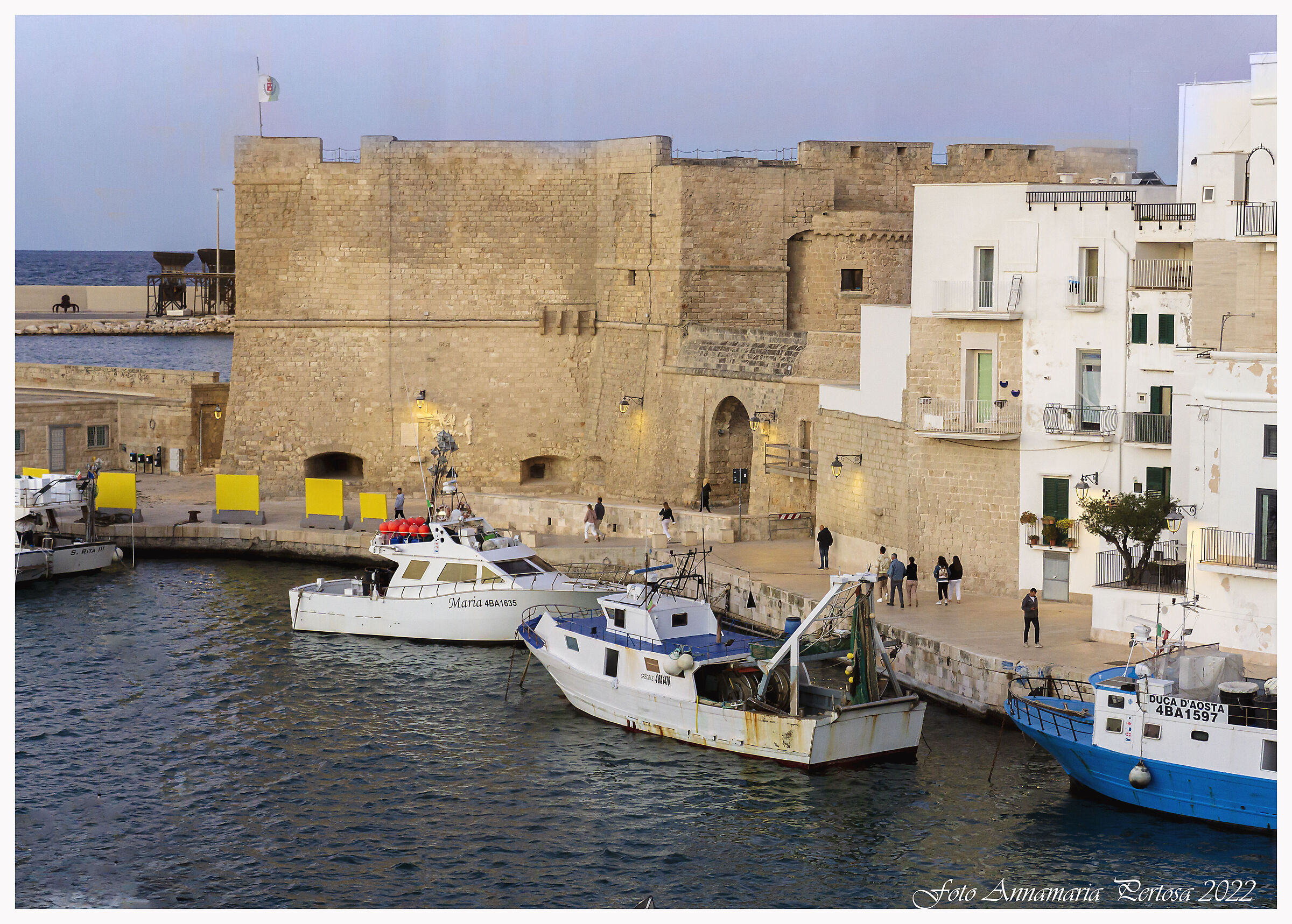 Monopoli e il castello Carlo V