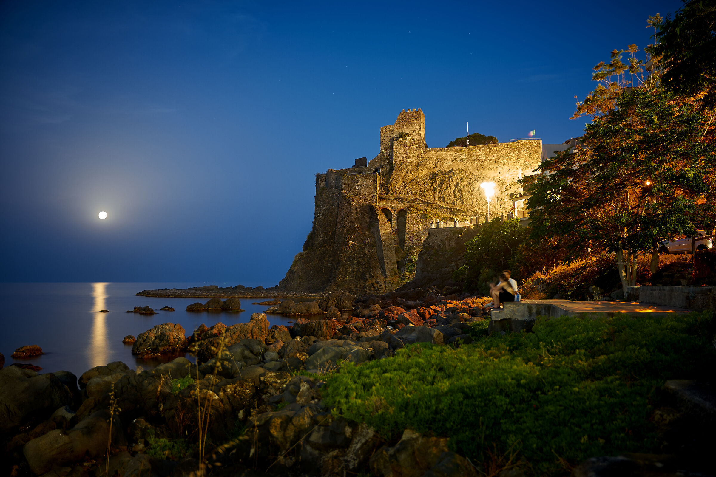 La luna ad Aci Castello