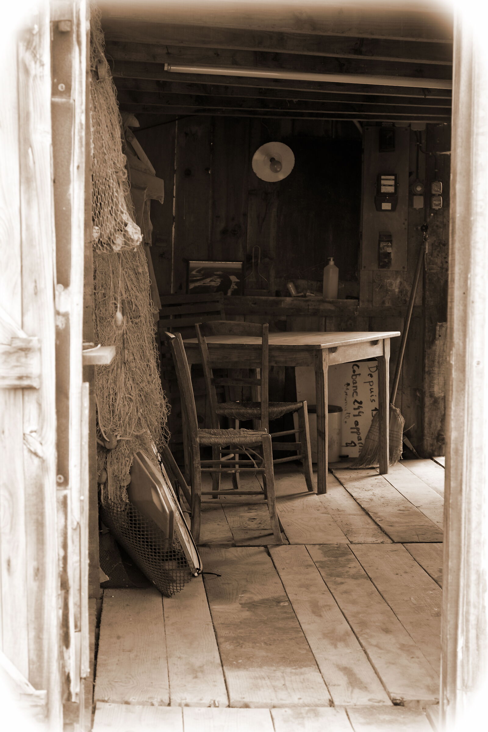 Interno di cabane nel porto di Gujan Mestras
