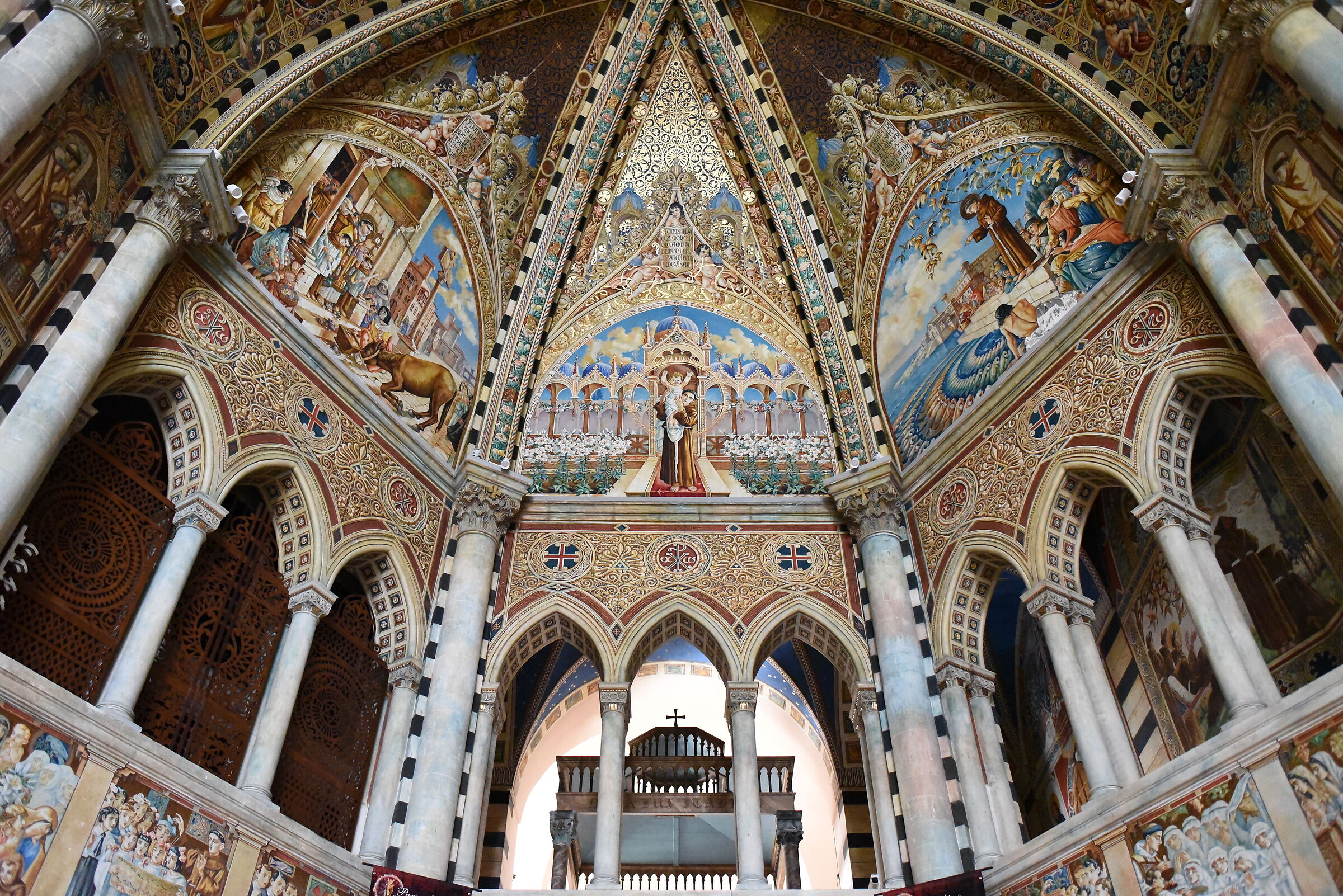 " F. 2.4 " , ISO 12. 8 0 0, 1/ 250- Nikon 28, 1.4 E ED