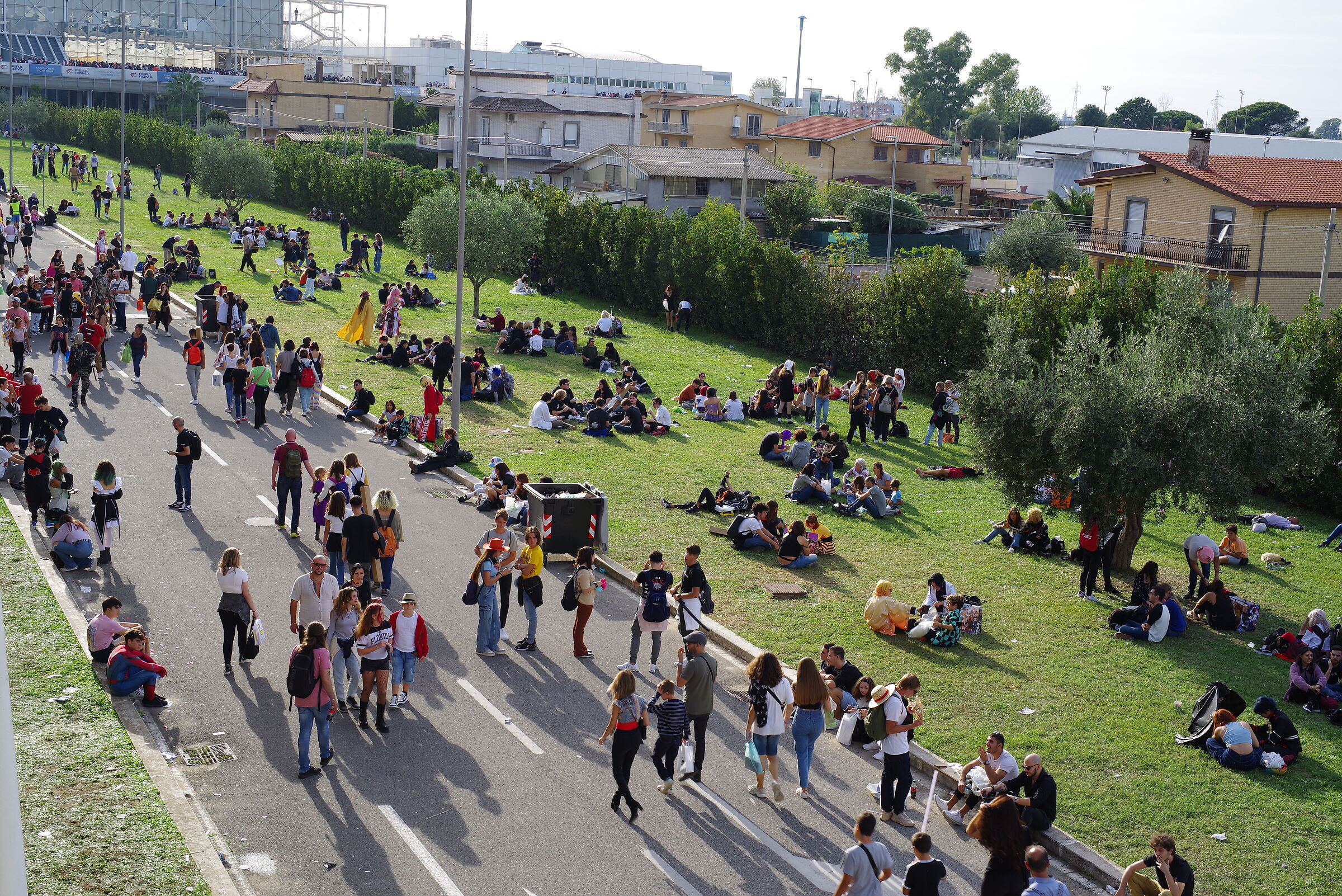 Folla festosa - (Romics - Fiera di Roma)