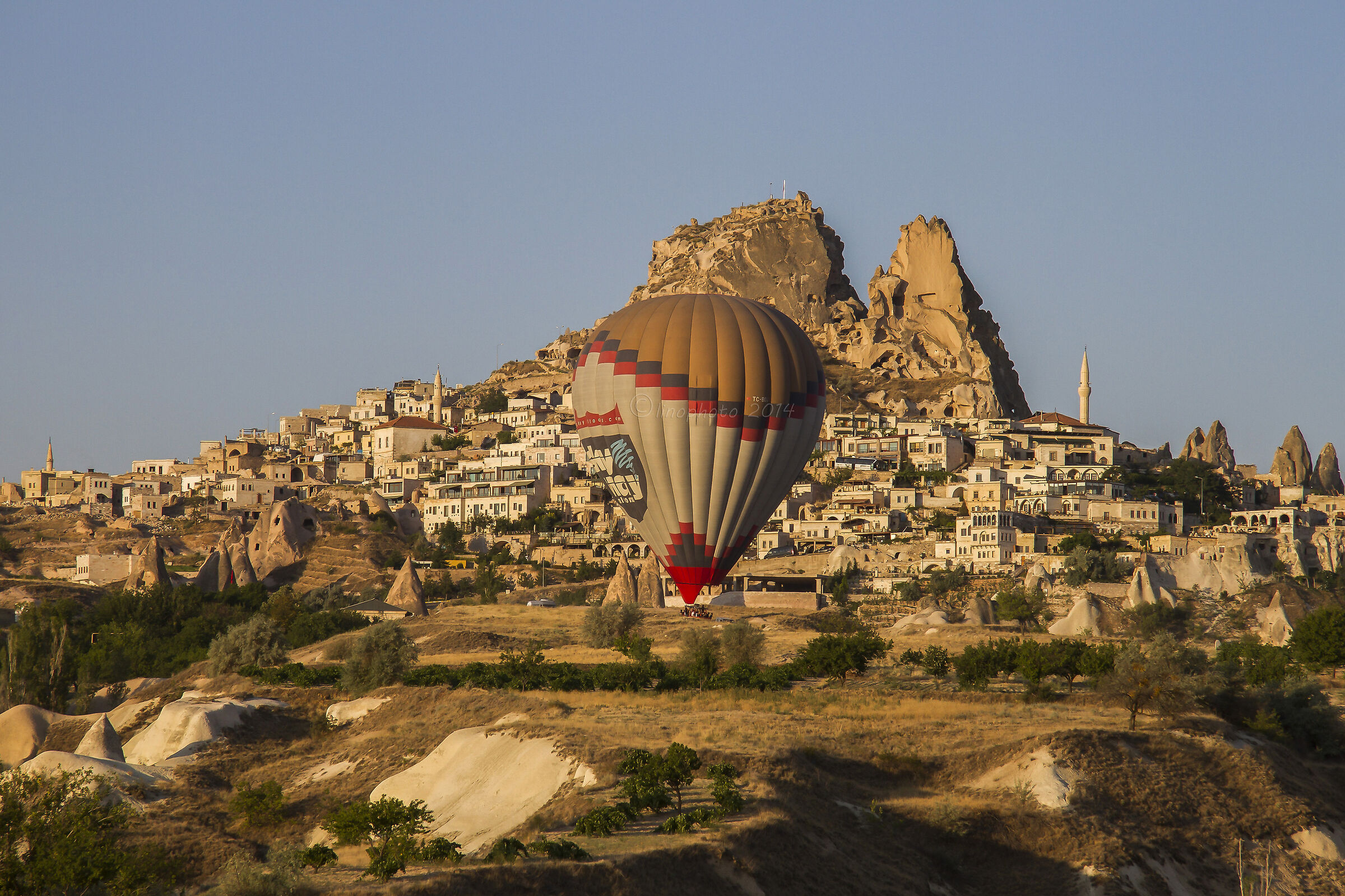 ... e sullo sfondo Uchisar (Cappadocia)