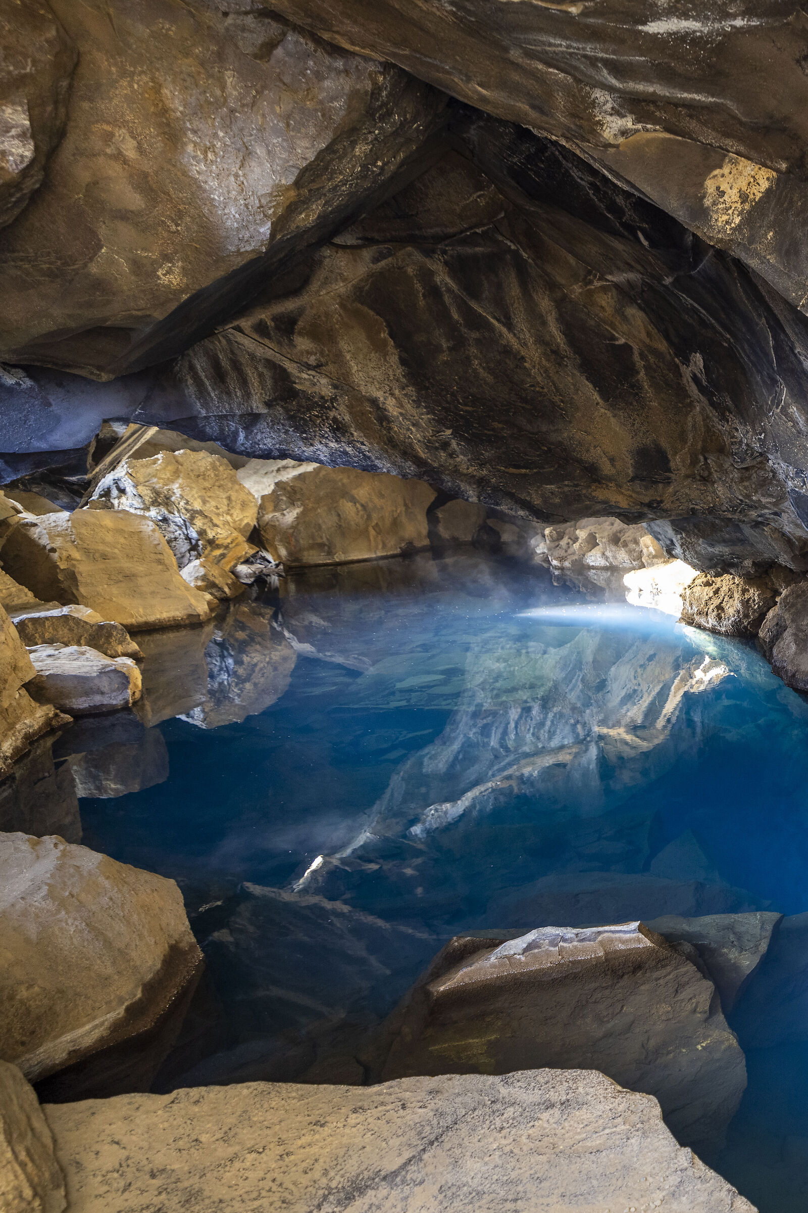 Grjótagjá (hotpool "blanket") - Iceland