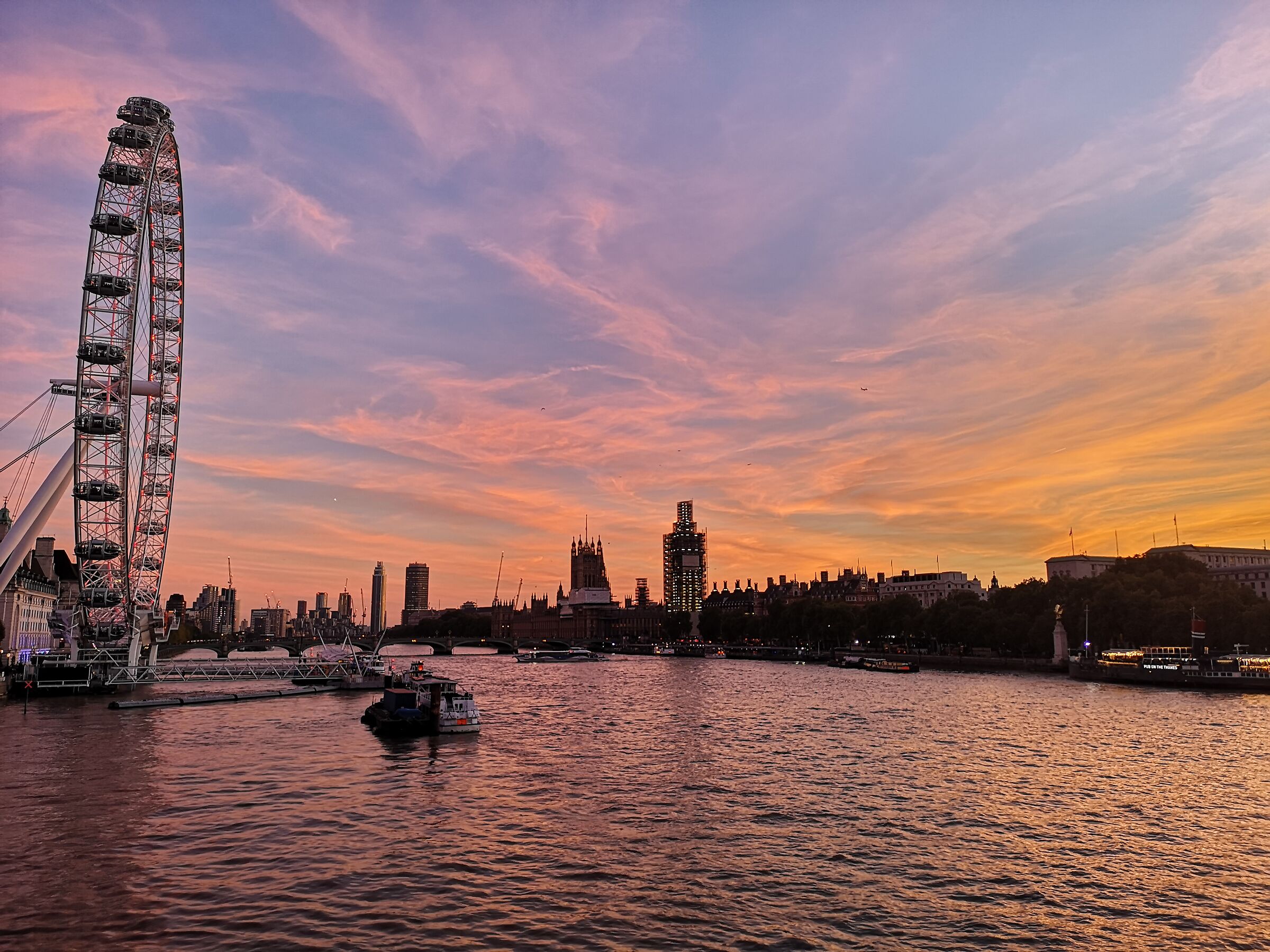 The Thames ( LONDON )