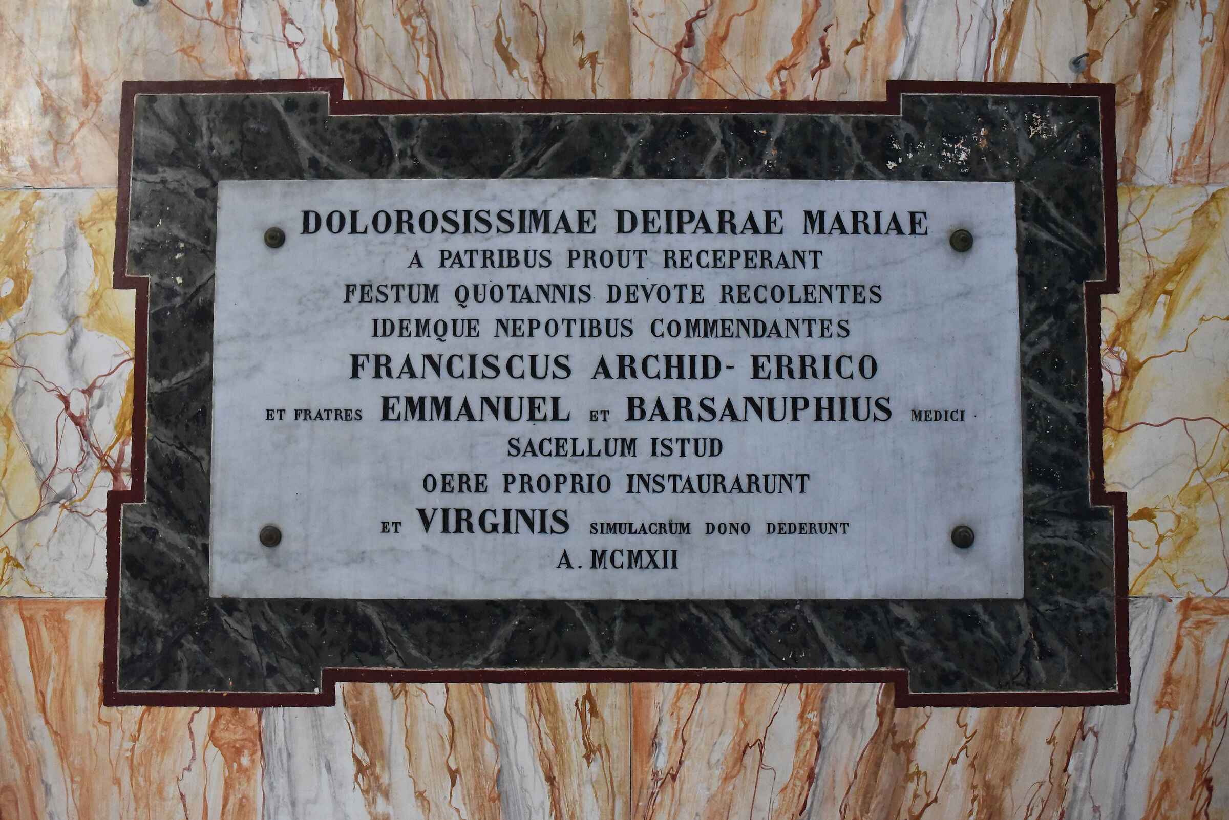 " ISO 12. 8 0 0 ", F. 2.8, 1/ 250- Nikon 28, 1.4 E ED