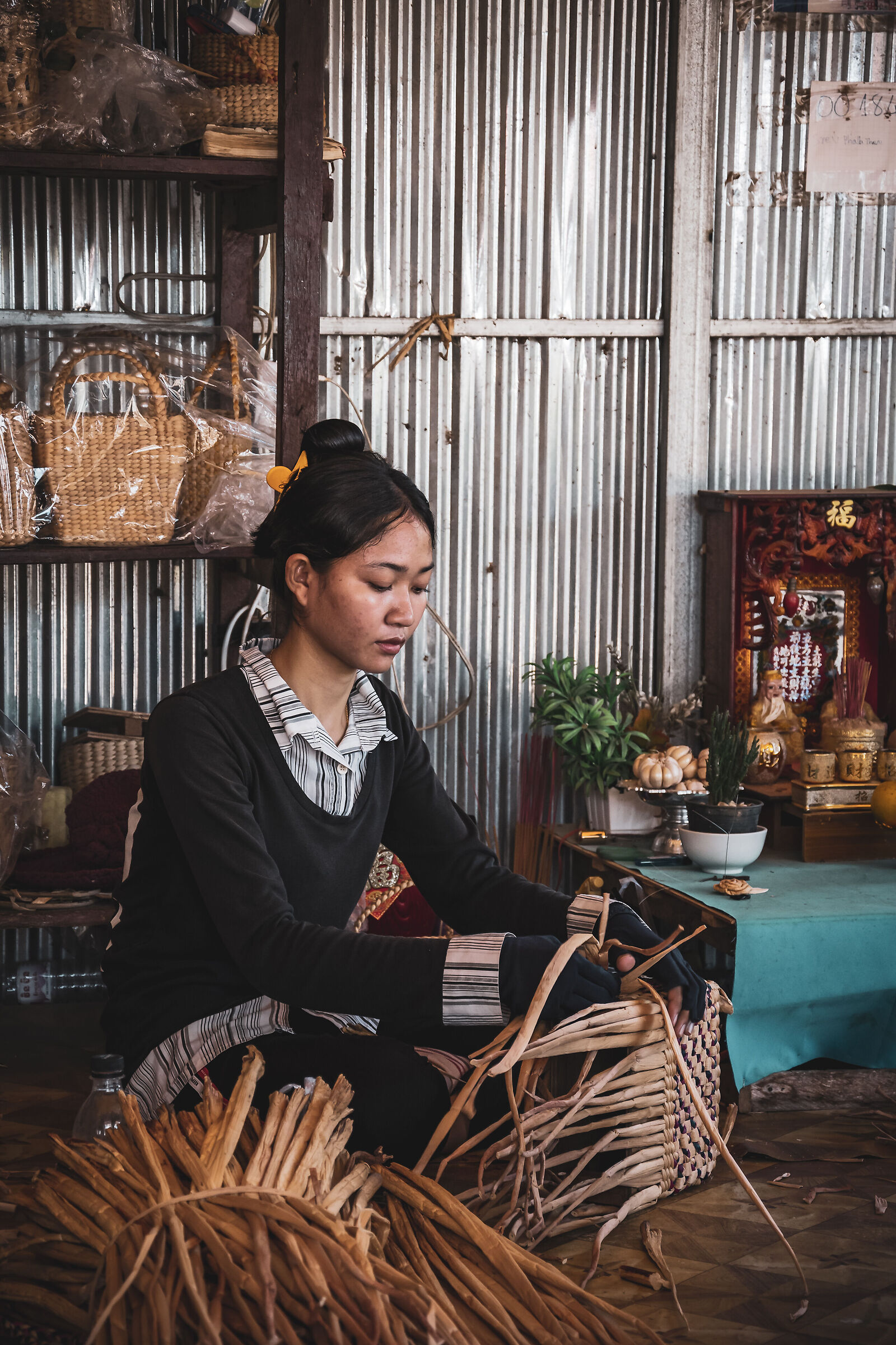 Woman weaving dried plants 2