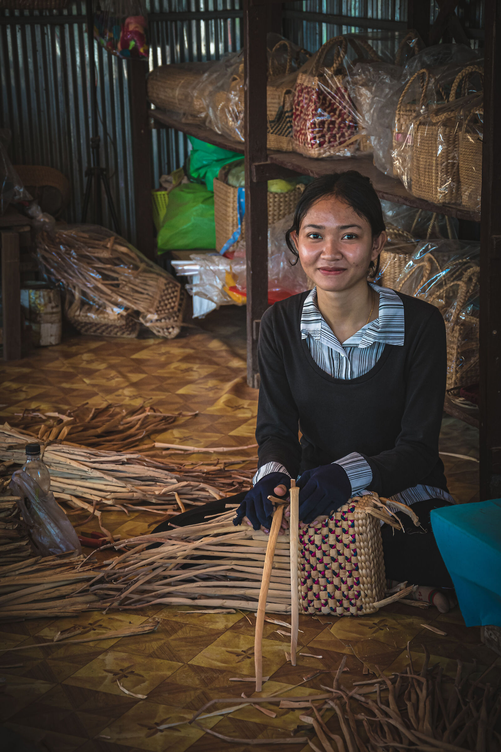Woman weaving dried plants 5