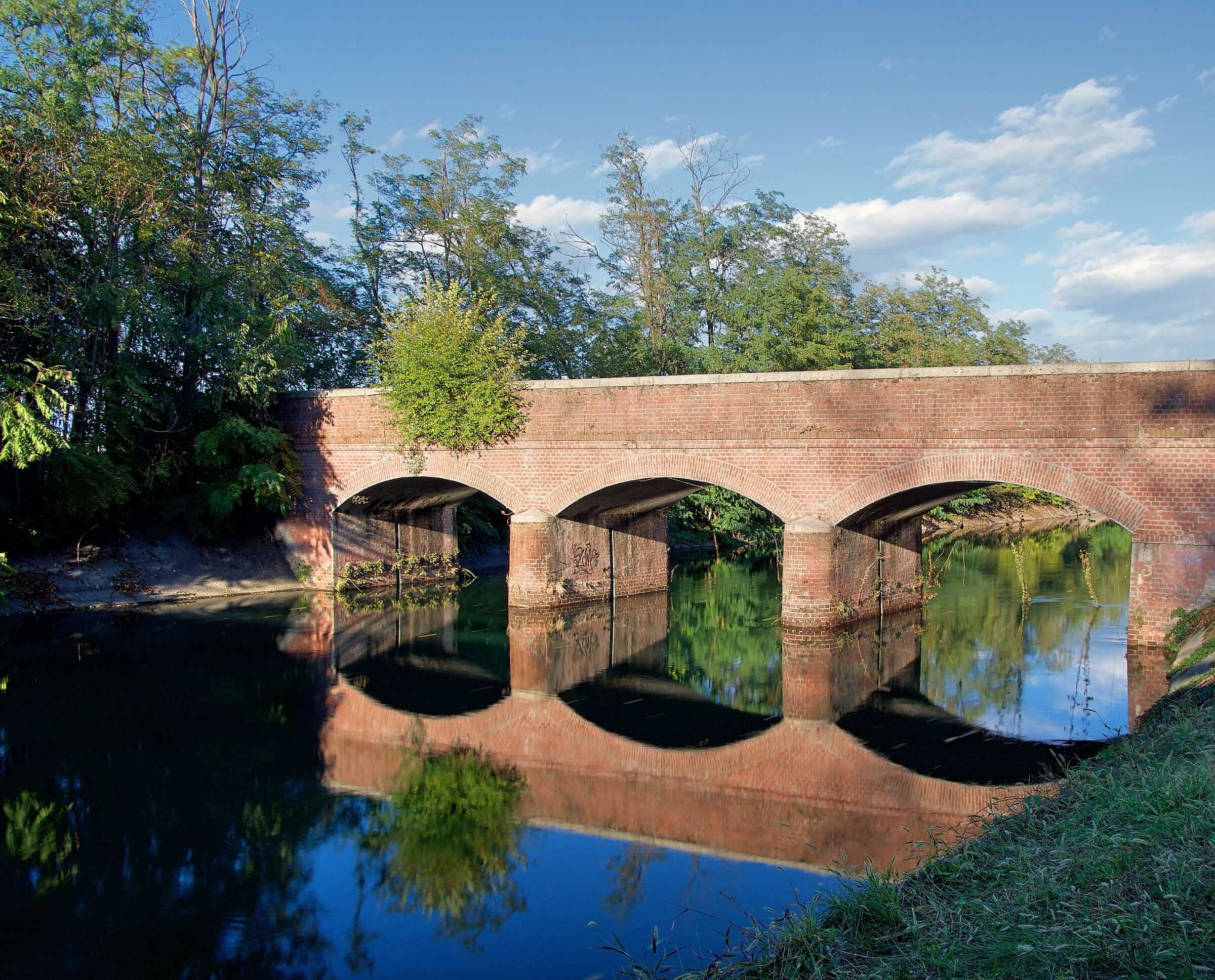 Ponte sul canale Villoresi