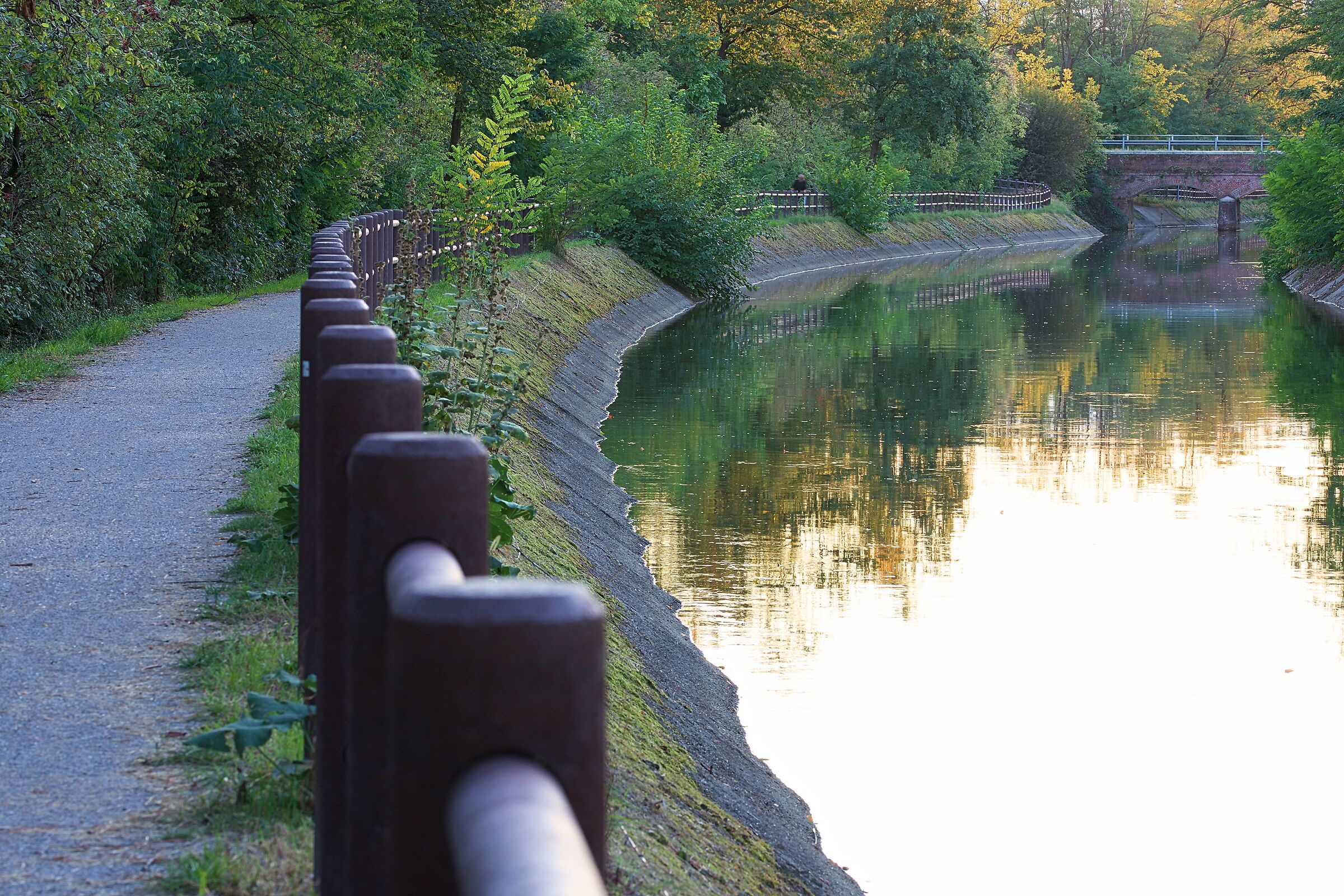 Pista ciclabile lungo canale Villoresi
