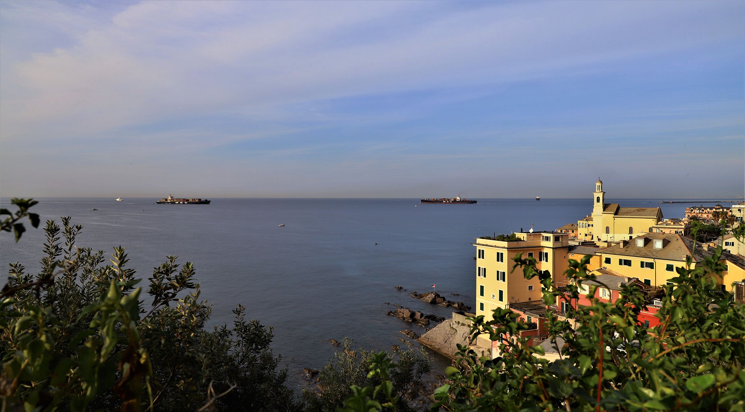Boccadasse vista da dietro (all'alba)