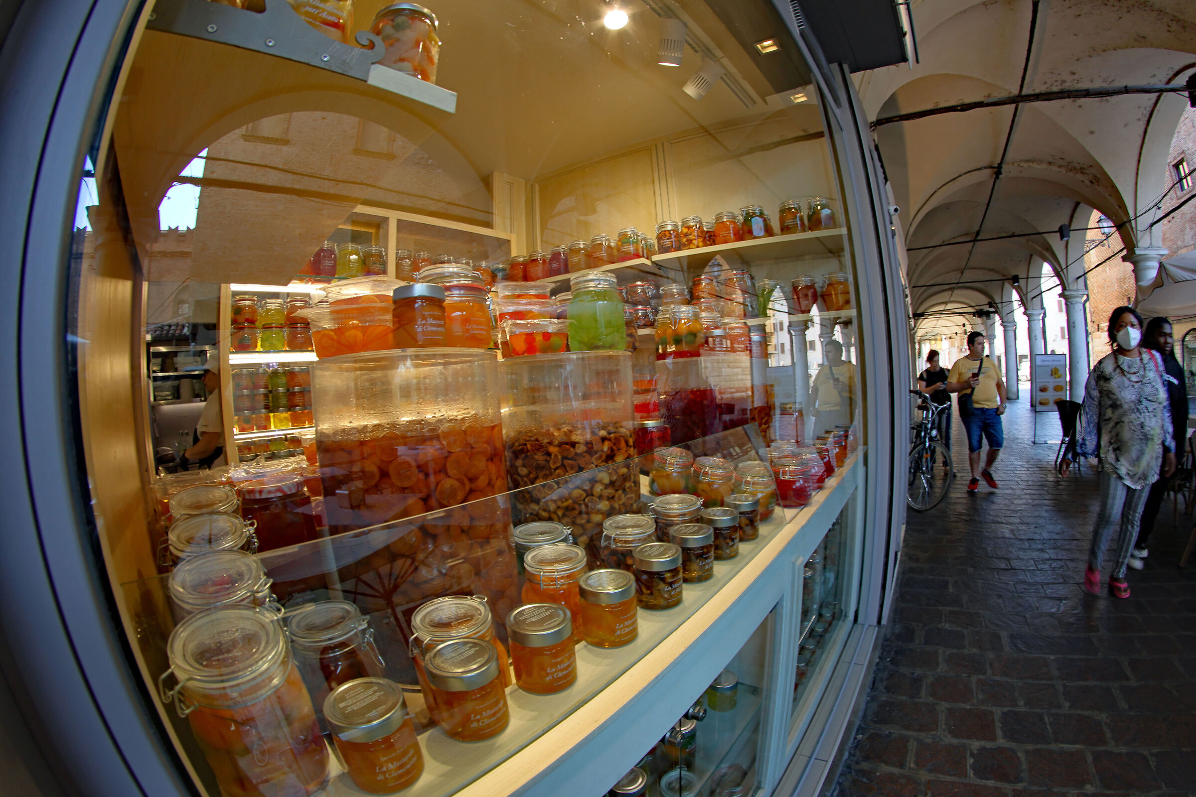 La vetrina della Mostarda mantovana.