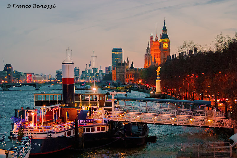 di sera sul tamigi