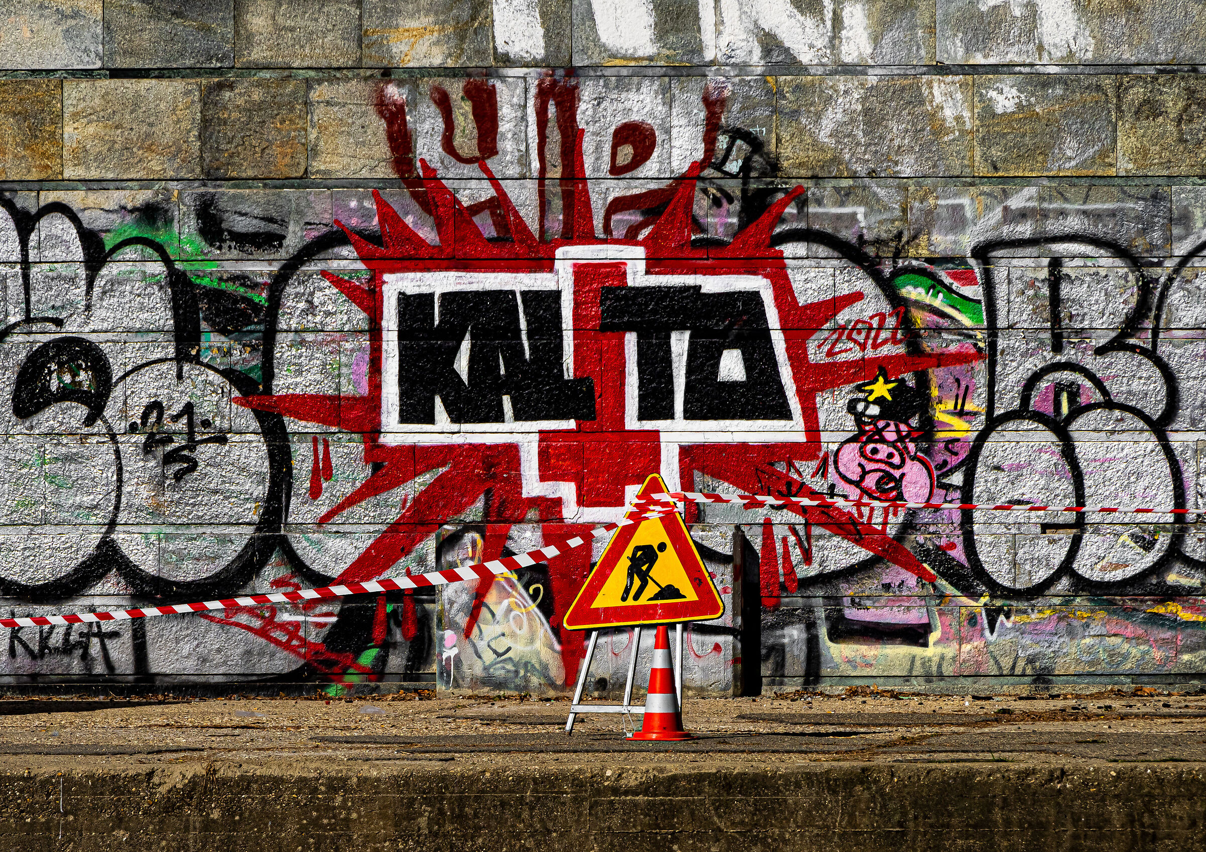 Colors....  metropolitan urban art.