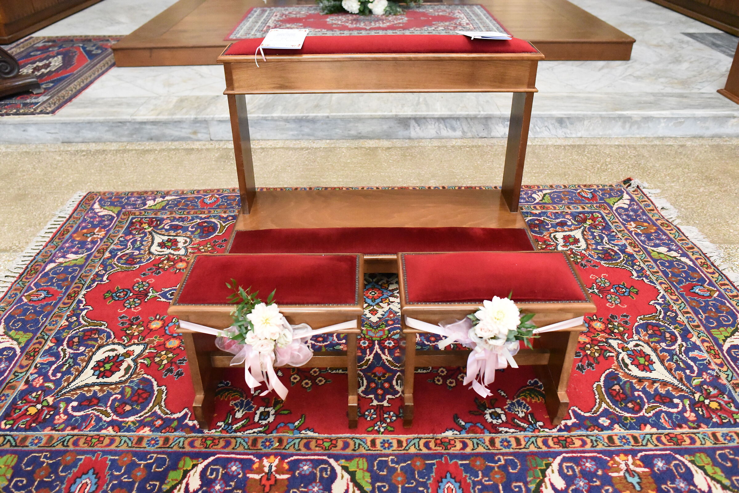 " ISO 12. 8 0 0 ", F. 3.3, 1/ 250- Nikon 28, 1.4 AND ED