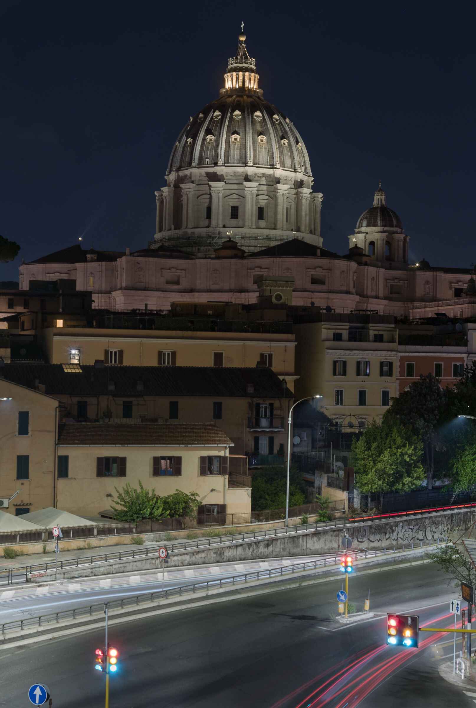 Roma cupolone da stazione Roma S.Pietro