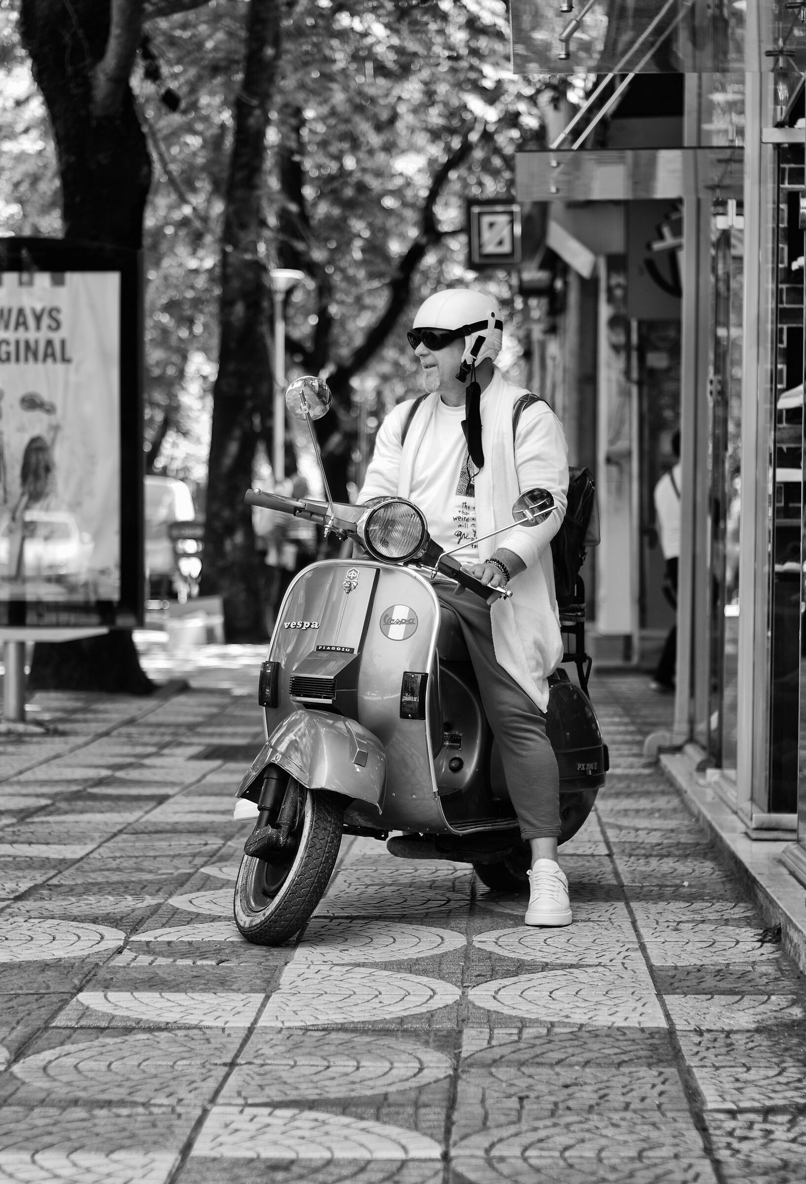 Sui boulevard di Tirana