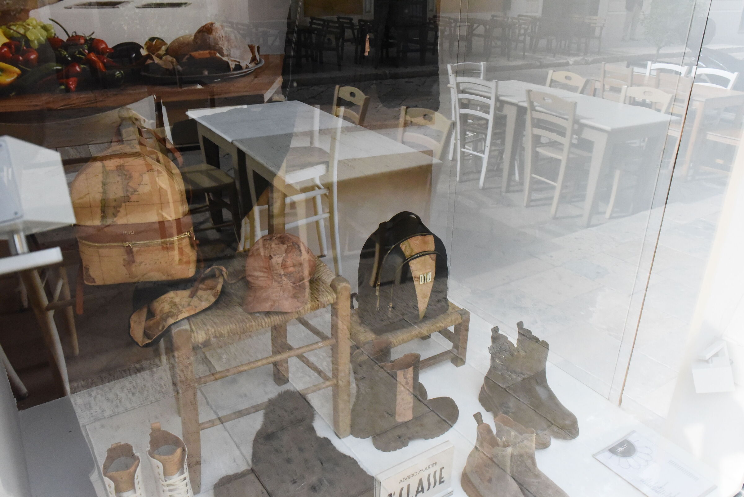 "ISO 12. 8.0 0" , F. 11, 1/ 4.0 0 0- Nikon 28, 1.4 E ED