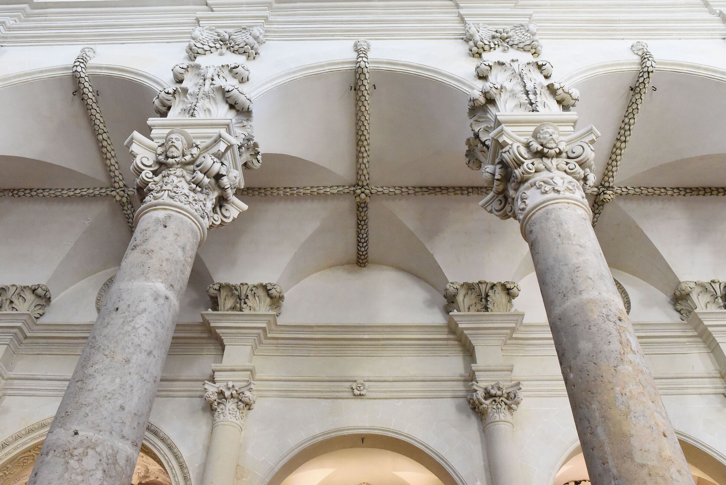 " ISO 12. 8 0 0 " , F. 8, 1/ 250- Nikon 28, 1.4 AND ED