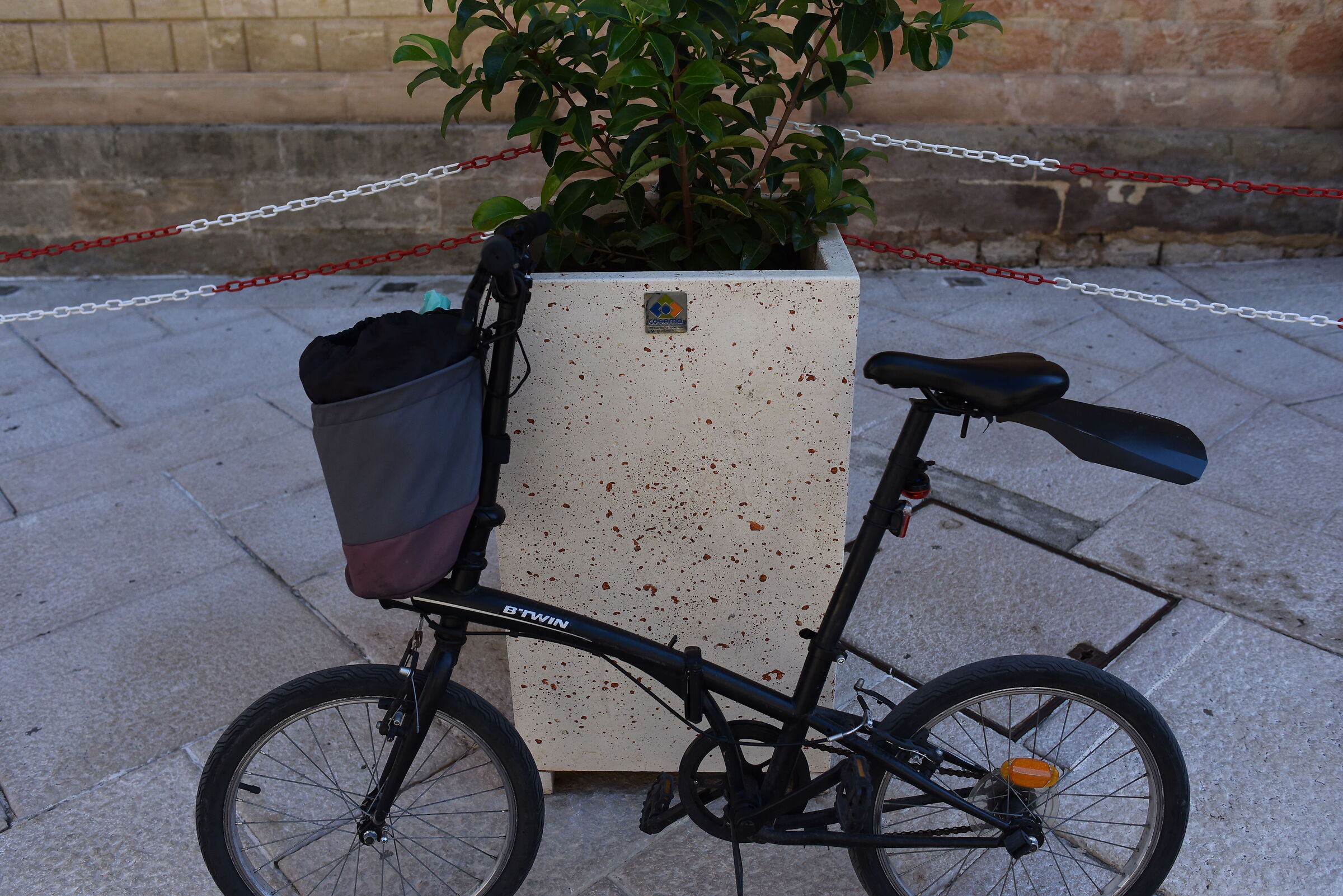 " ISO 1.0 0 0 " , F. 4, 1/ 4.0 0 0- Nikon 28, 1.4 E ED