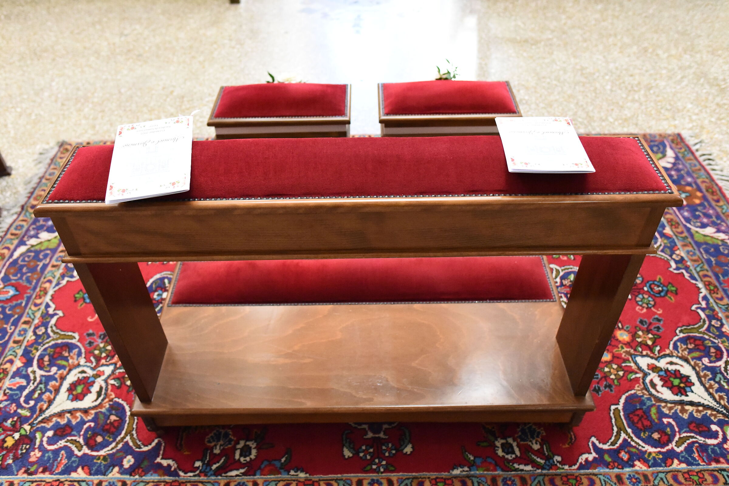 " ISO 12. 8 0 0 " , F. 3.3, 1/ 250- Nikon 28, 1.4 AND ED