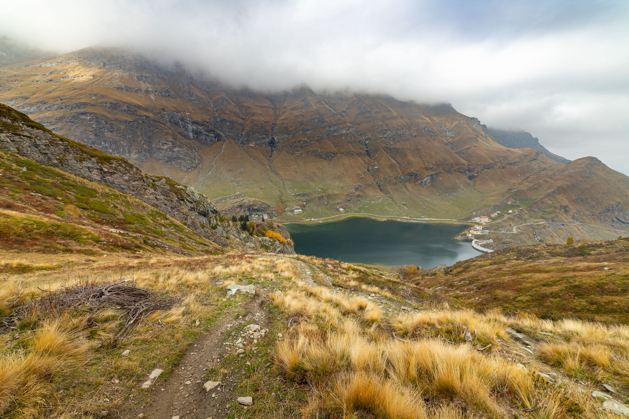 The arrival of autumn at Lake Malciaussia
