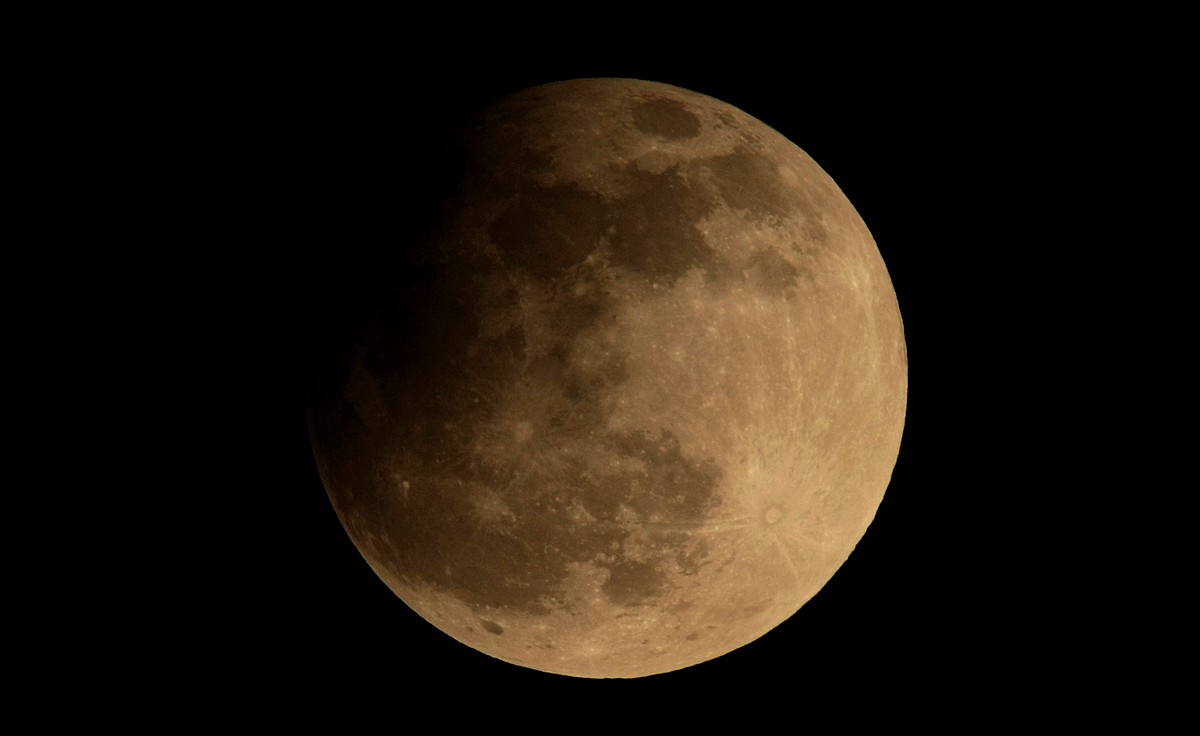 ci provo anch'io,, '' eclissi parziale ''...