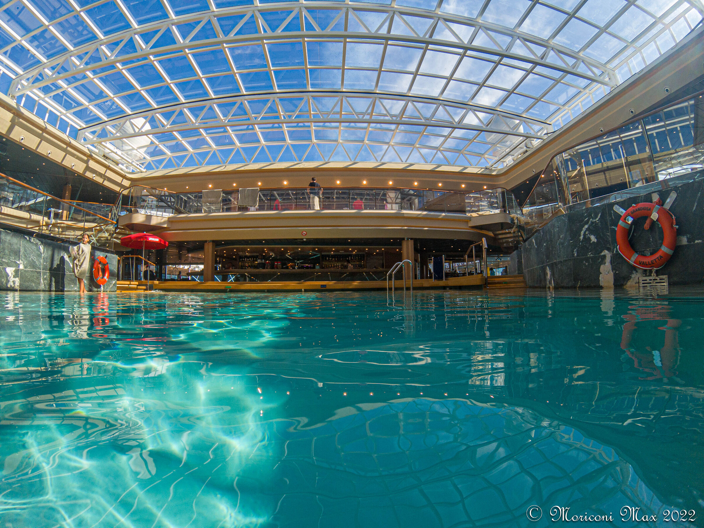 MSC Grandiosa - Piscina Coperta
