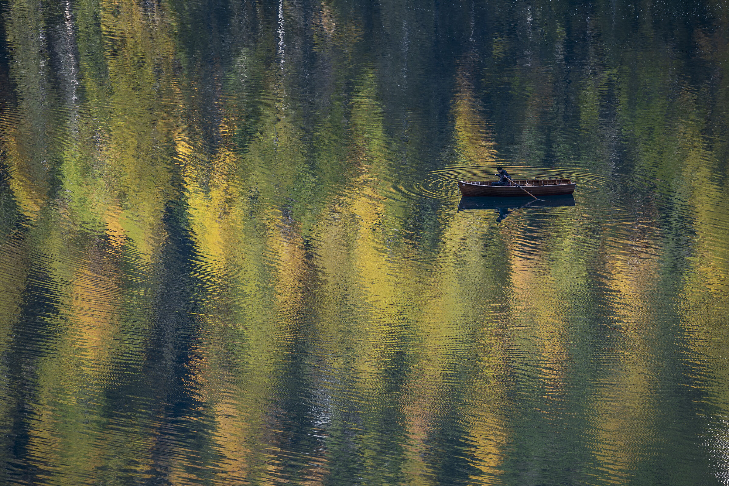 Navigando sui riflessi autunnali