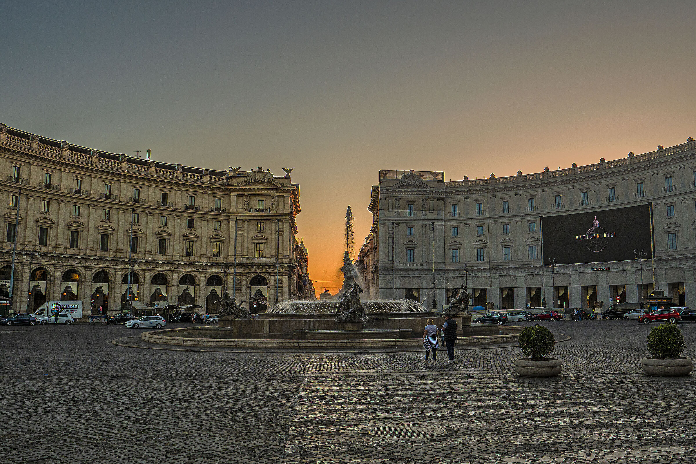 Si fa sera in P.zza della Repubblica - Roma