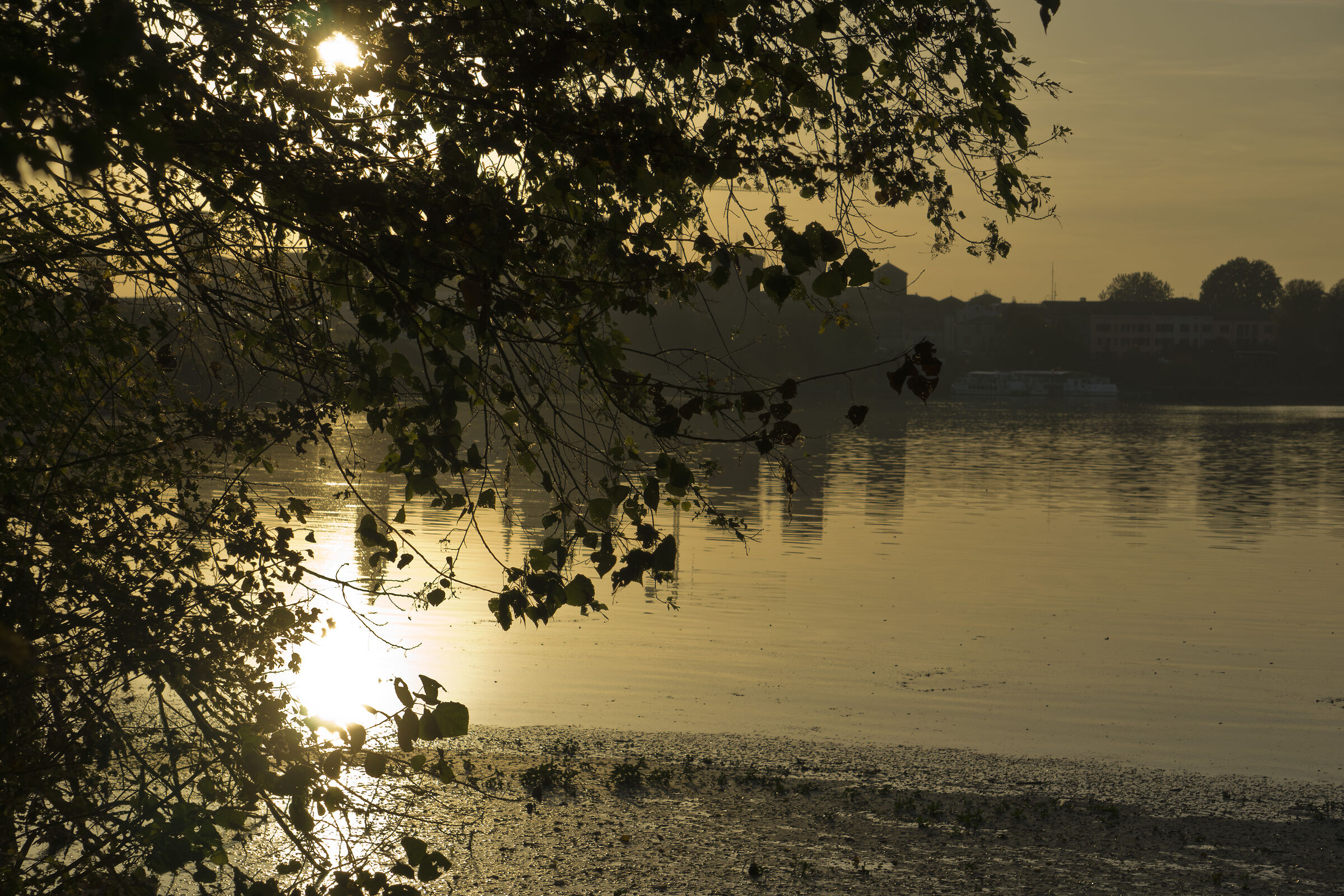 The middle lake in autumn