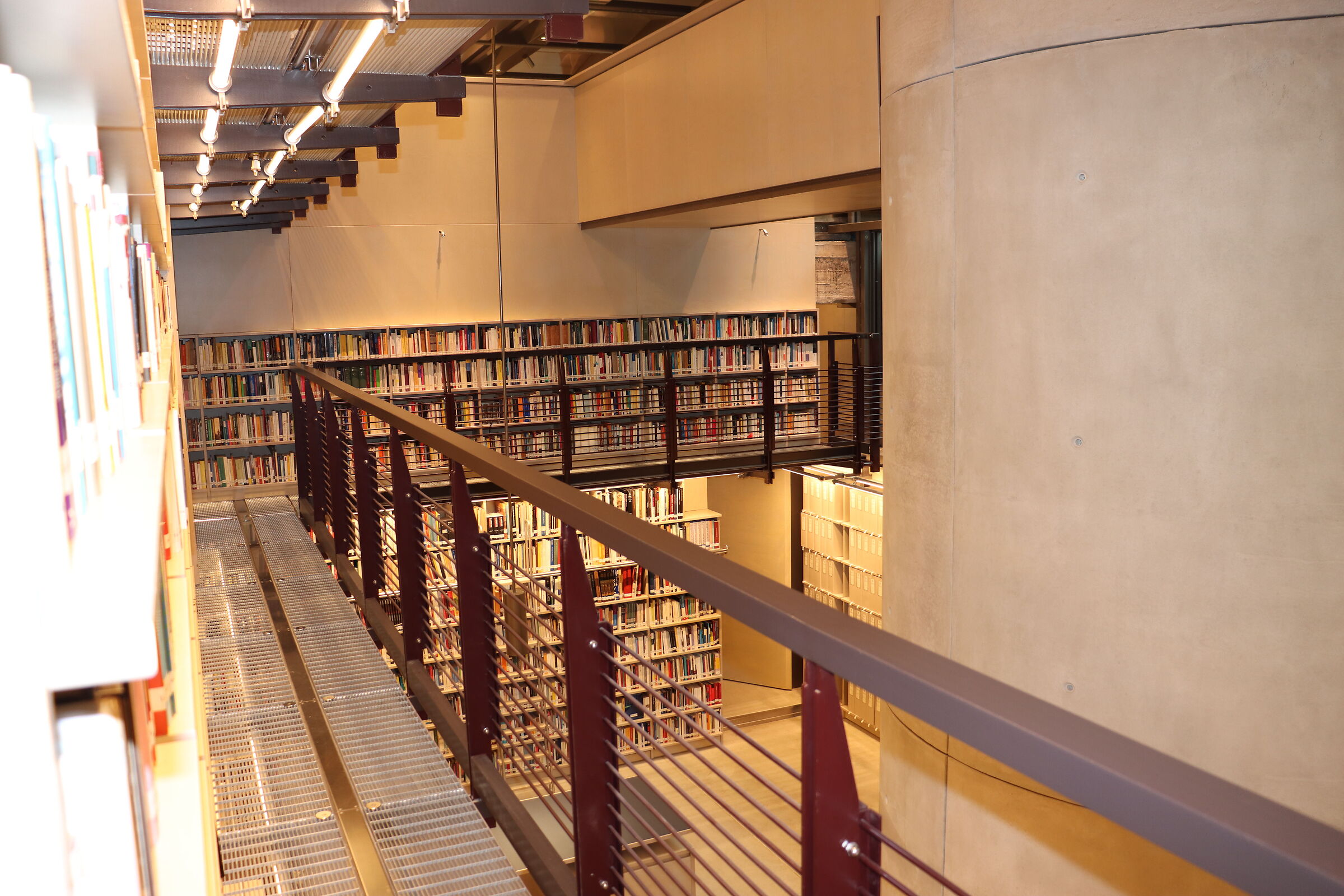 binario 21 biblioteca