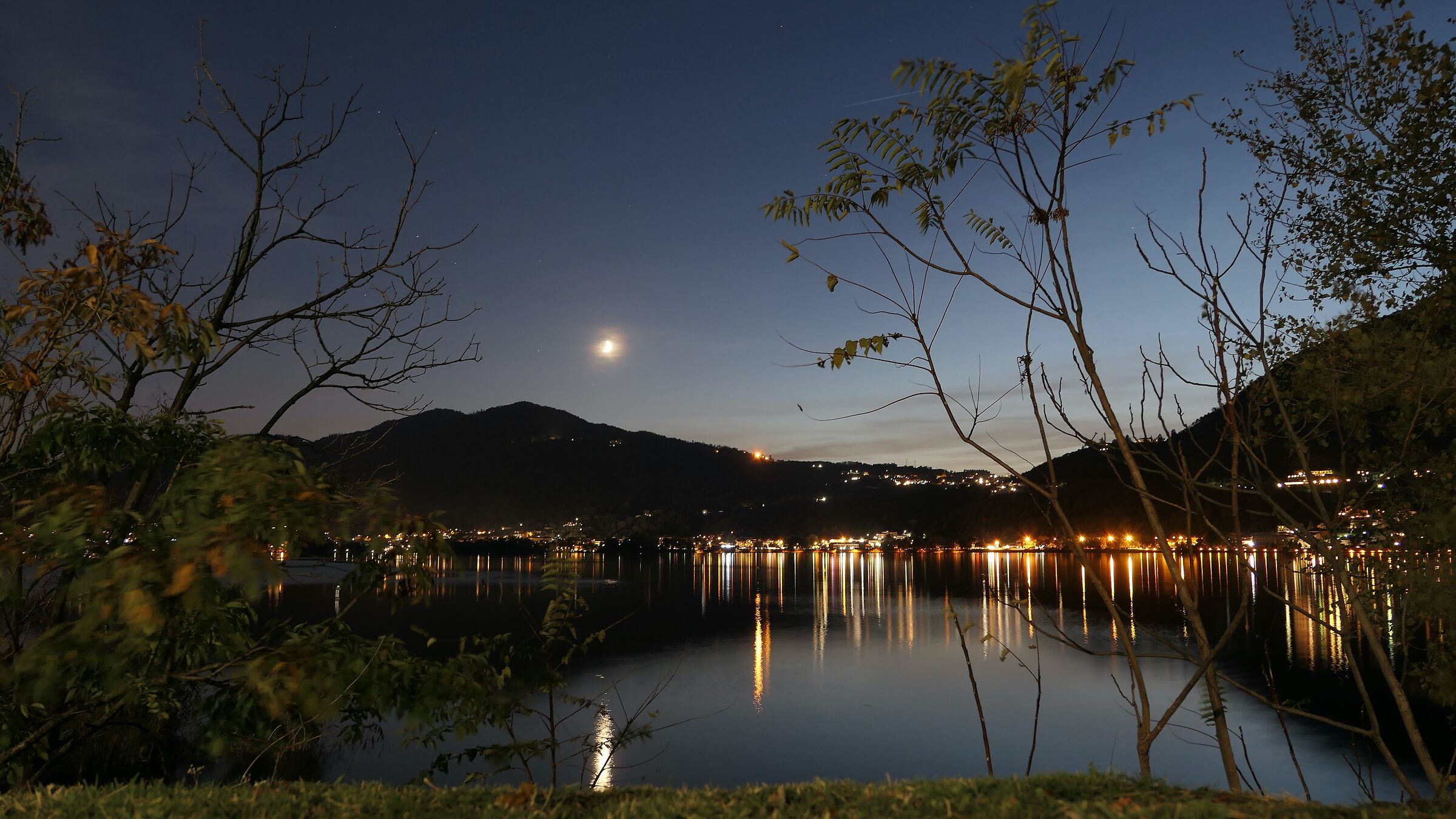 Night on Lake Garlate