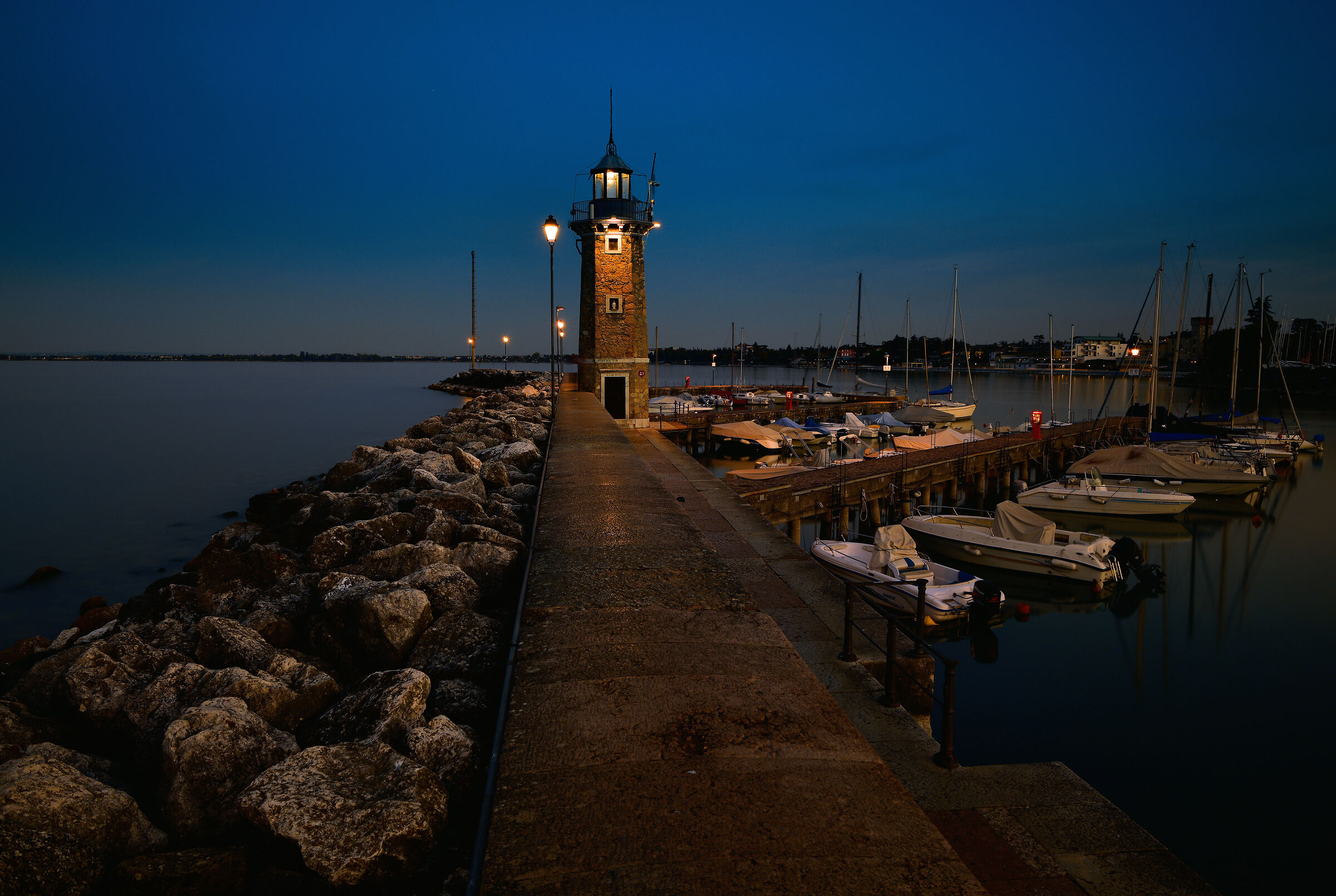 notturno al faro