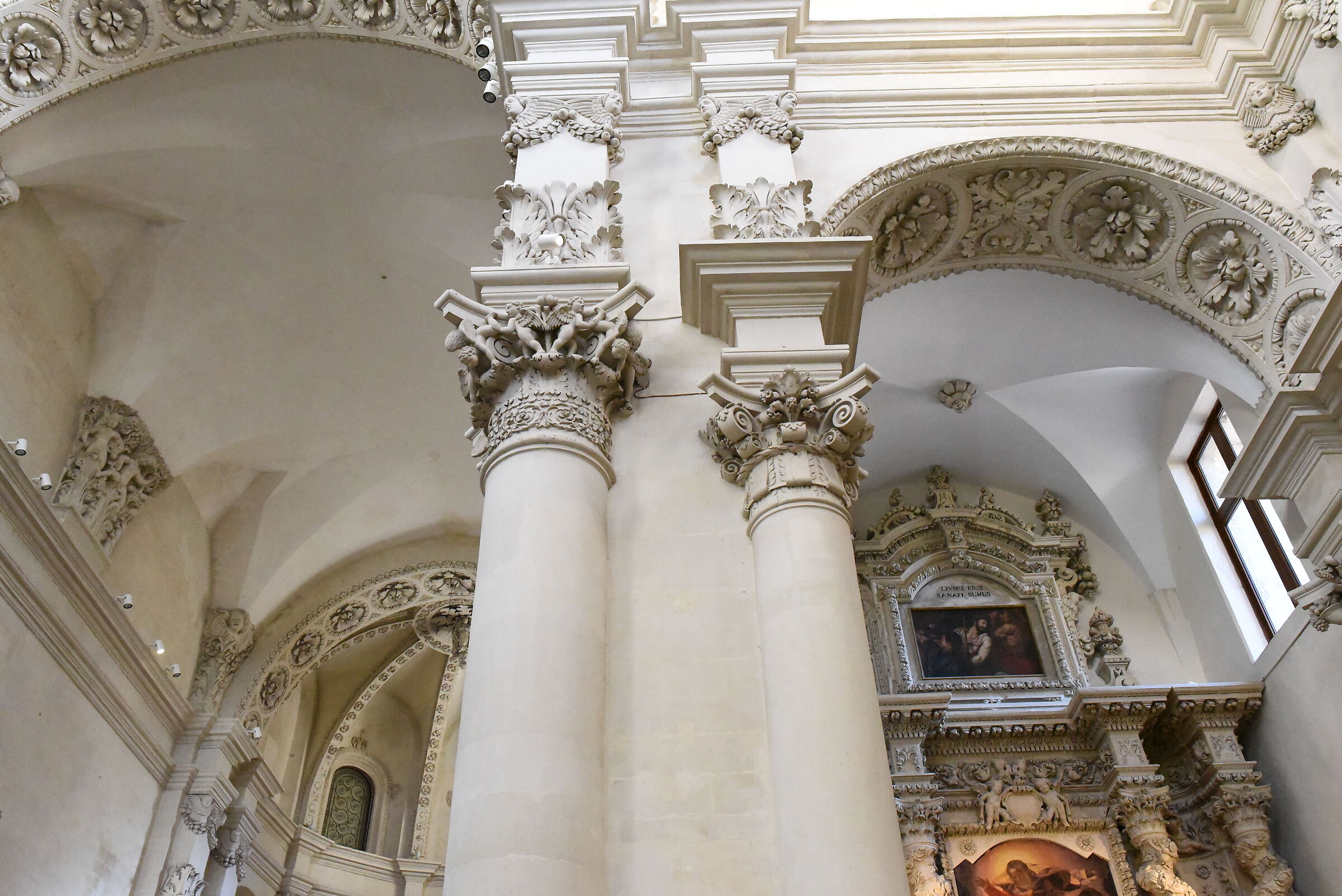 " ISO 12. 8 0 0 " , F. 8, 1/ 250- Nikon 28, 1.4 AND ED