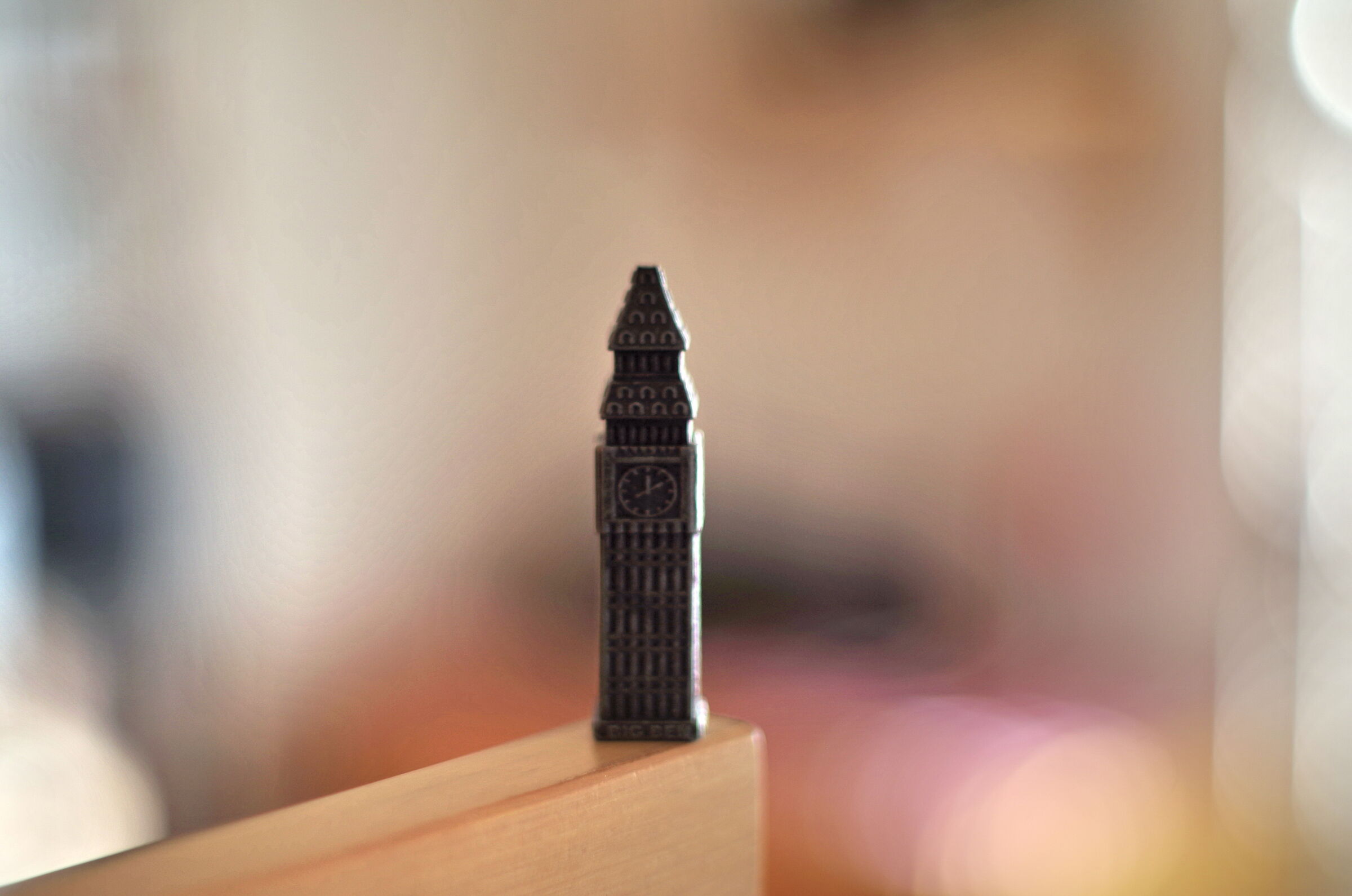 Prove sfocato con ghiera a f1.7 effettivo.