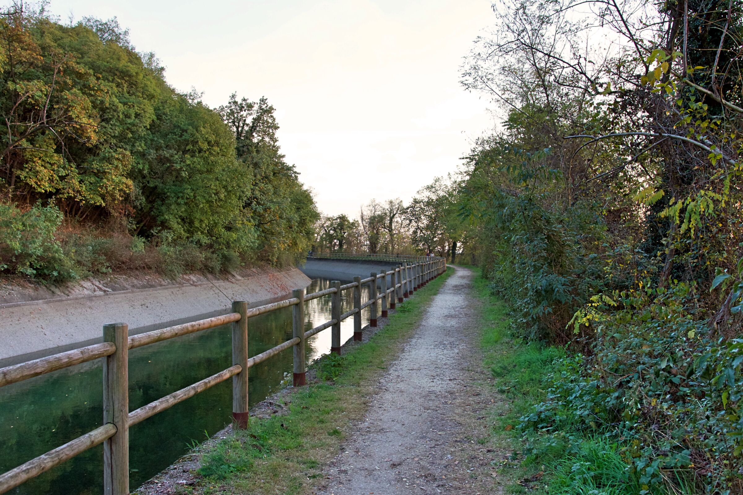Pista ciclabile lungo canale Villoresi