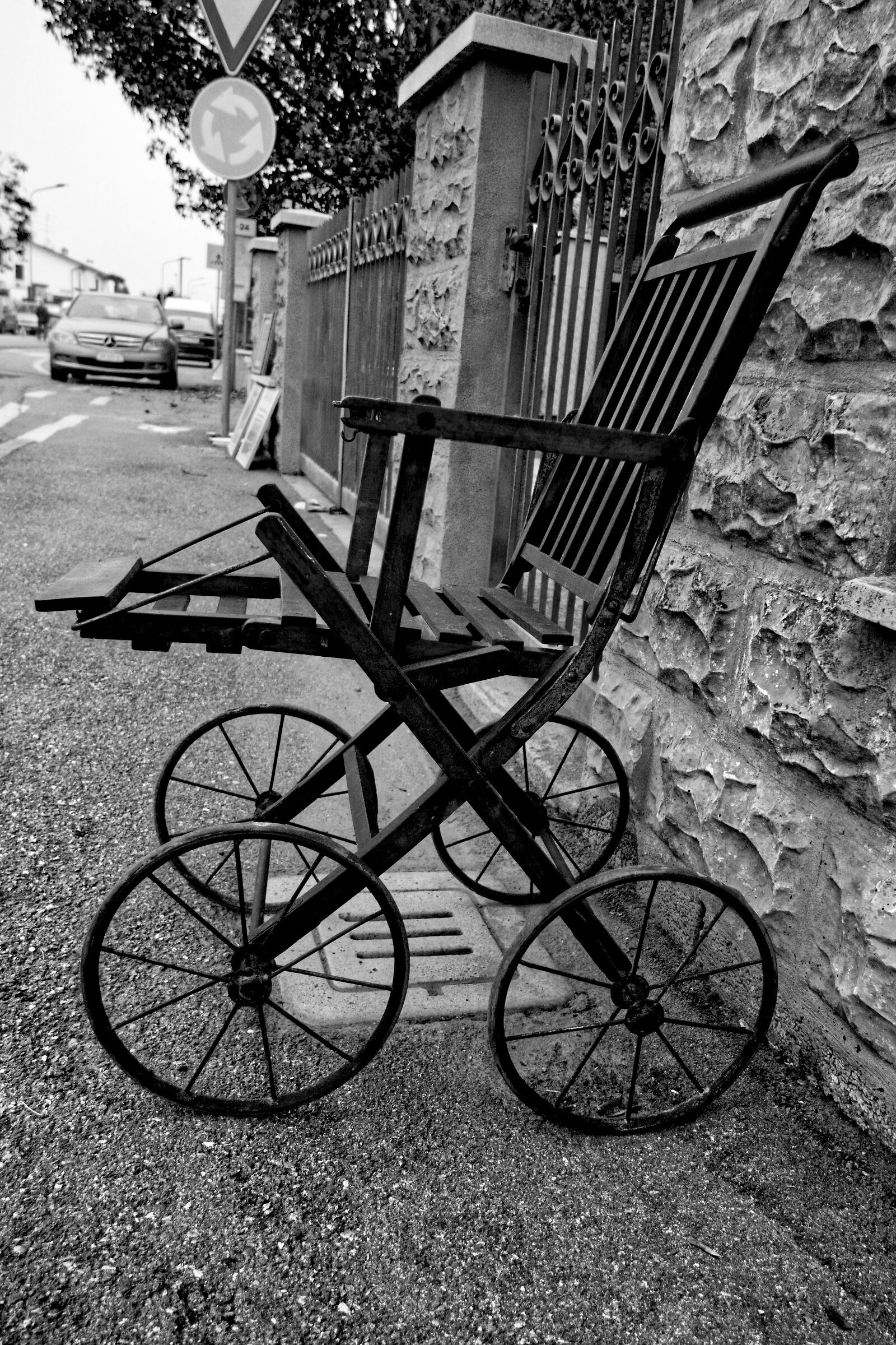 Carrozzina, seggiolone, passeggino, passeggione. Chissa