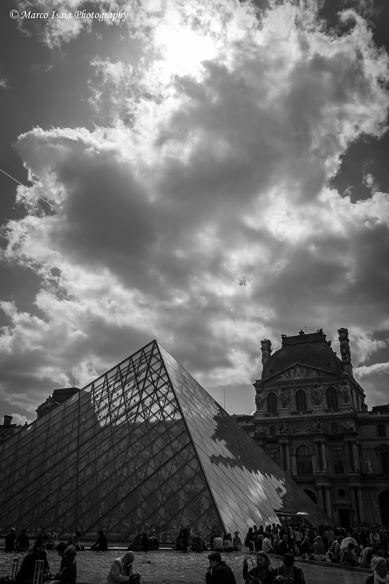 Minaccia sul Louvre