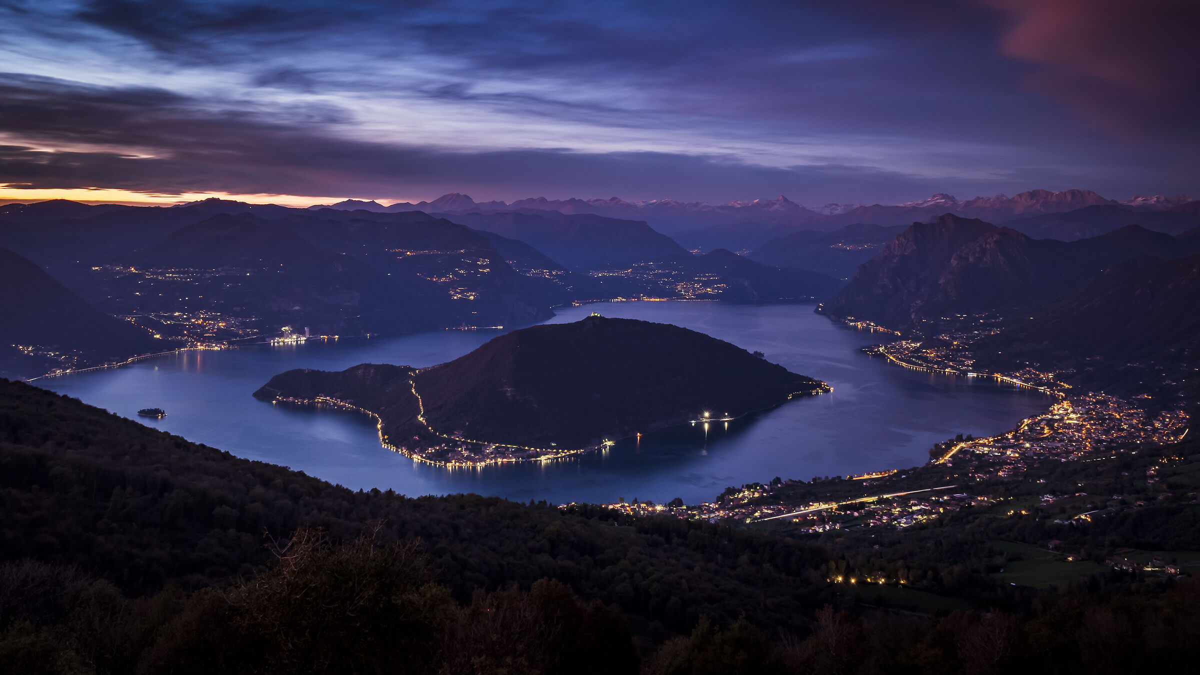 Blue hour on the Sebino